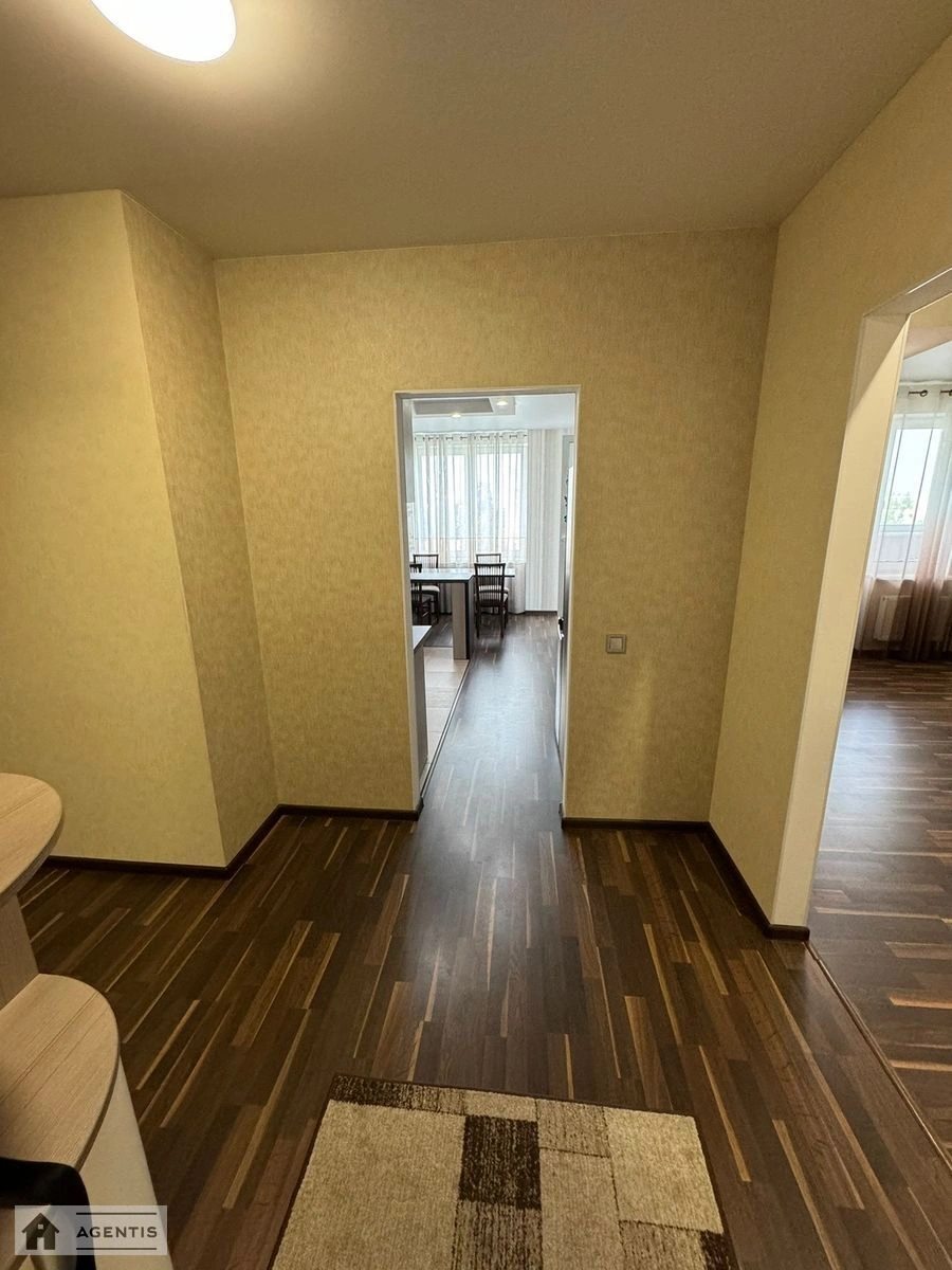 Сдам квартиру 2 комнаты, 85 m², 9 эт./20 этажей. 19, Гетьмана Кирила Разумовського вул. (Миколи Краснова), Киев. 