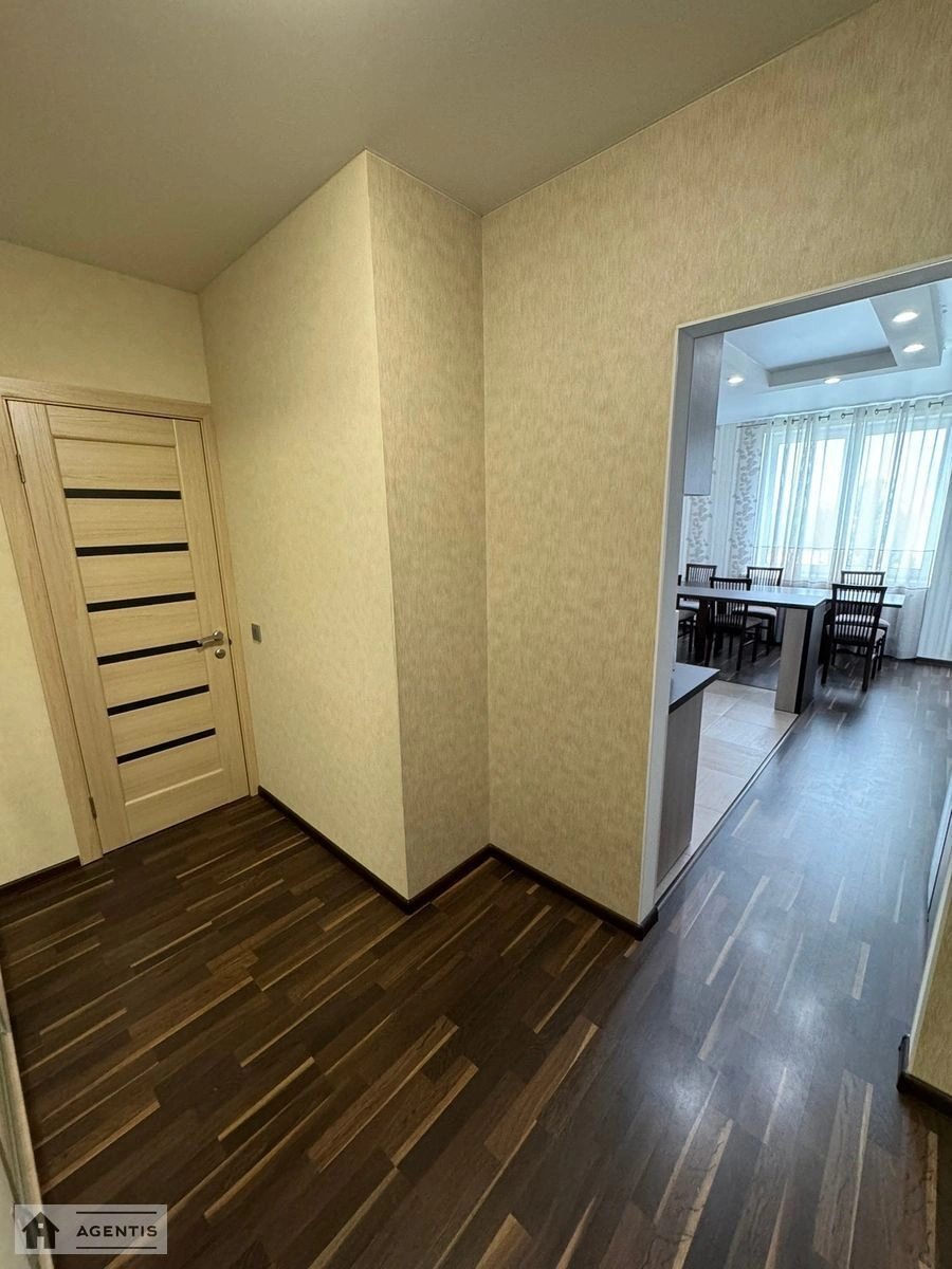 Сдам квартиру 2 комнаты, 85 m², 9 эт./20 этажей. 19, Гетьмана Кирила Разумовського вул. (Миколи Краснова), Киев. 