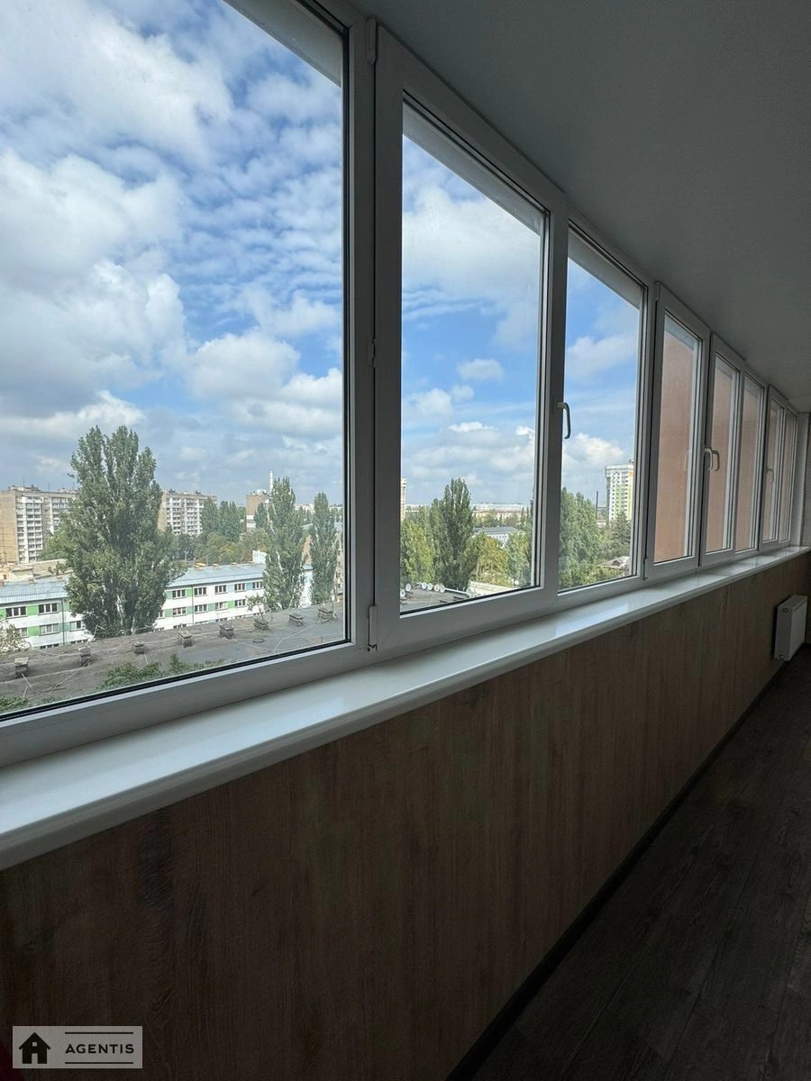 Сдам квартиру 2 комнаты, 85 m², 9 эт./20 этажей. 19, Гетьмана Кирила Разумовського вул. (Миколи Краснова), Киев. 