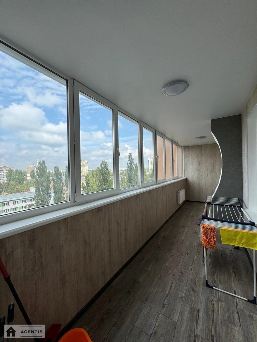 Сдам квартиру 2 комнаты, 85 m², 9 эт./20 этажей. 19, Гетьмана Кирила Разумовського вул. (Миколи Краснова), Киев. 