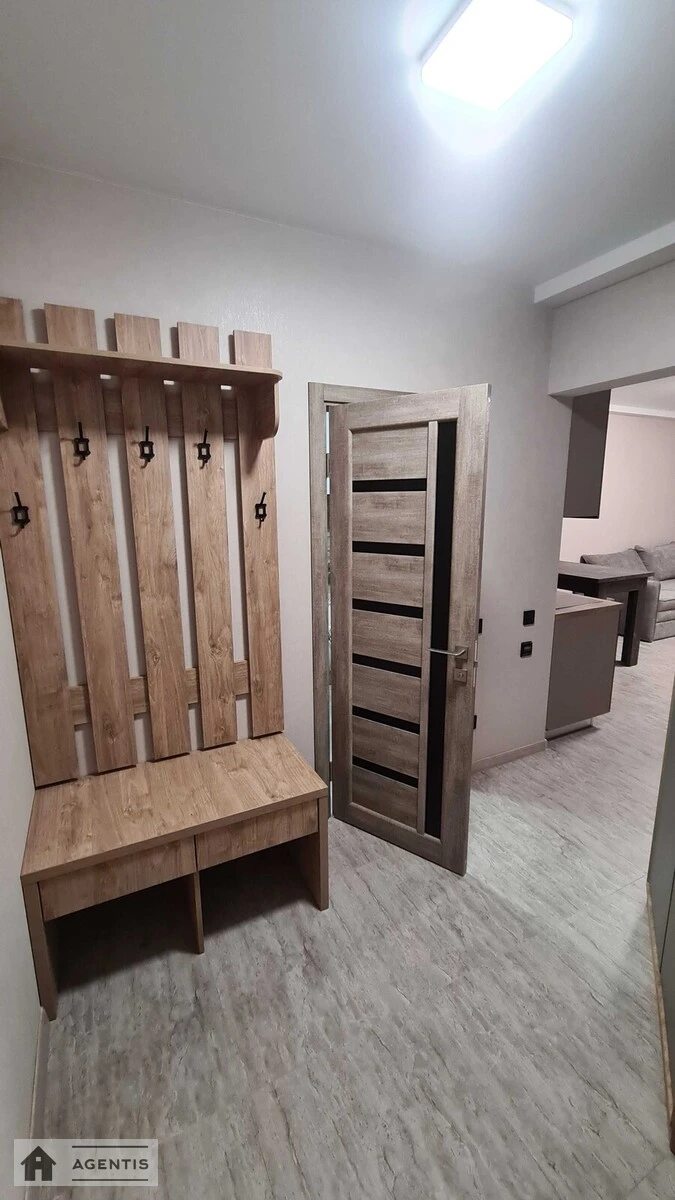 Сдам квартиру 1 комната, 34 m², 13 эт./14 этажей. 28, Михайла Максимовича вул. (Онуфрія Трутенка), Киев. 