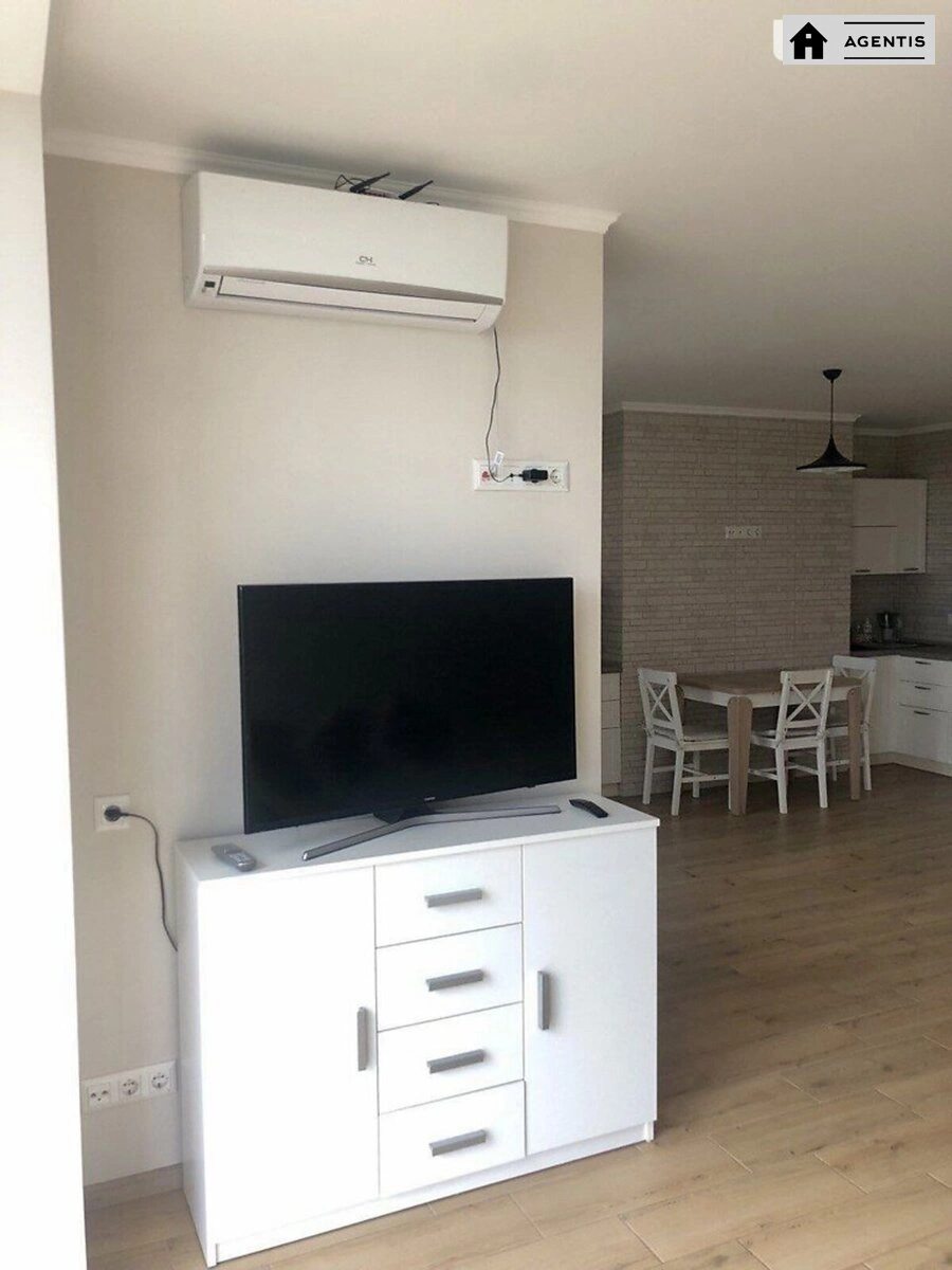 Сдам квартиру 2 комнаты, 80 m², 11 эт./20 этажей. 35, Герцена 35, Киев. 