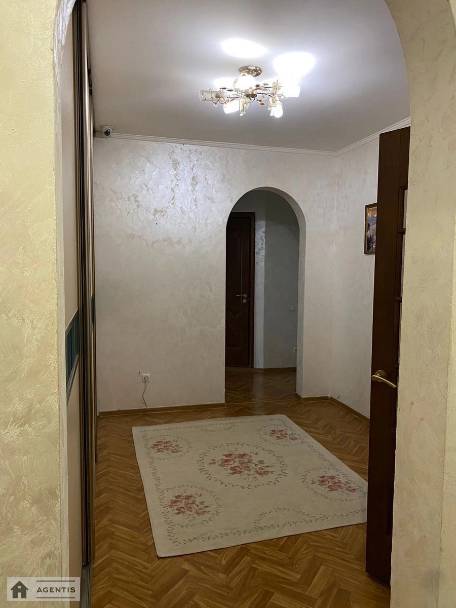 Apartment for rent 3 rooms, 70 m², 9th fl./16 floors. 40, Chervonoyi Kalyny prosp. Volodymyra Mayakovskoho, Kyiv. 