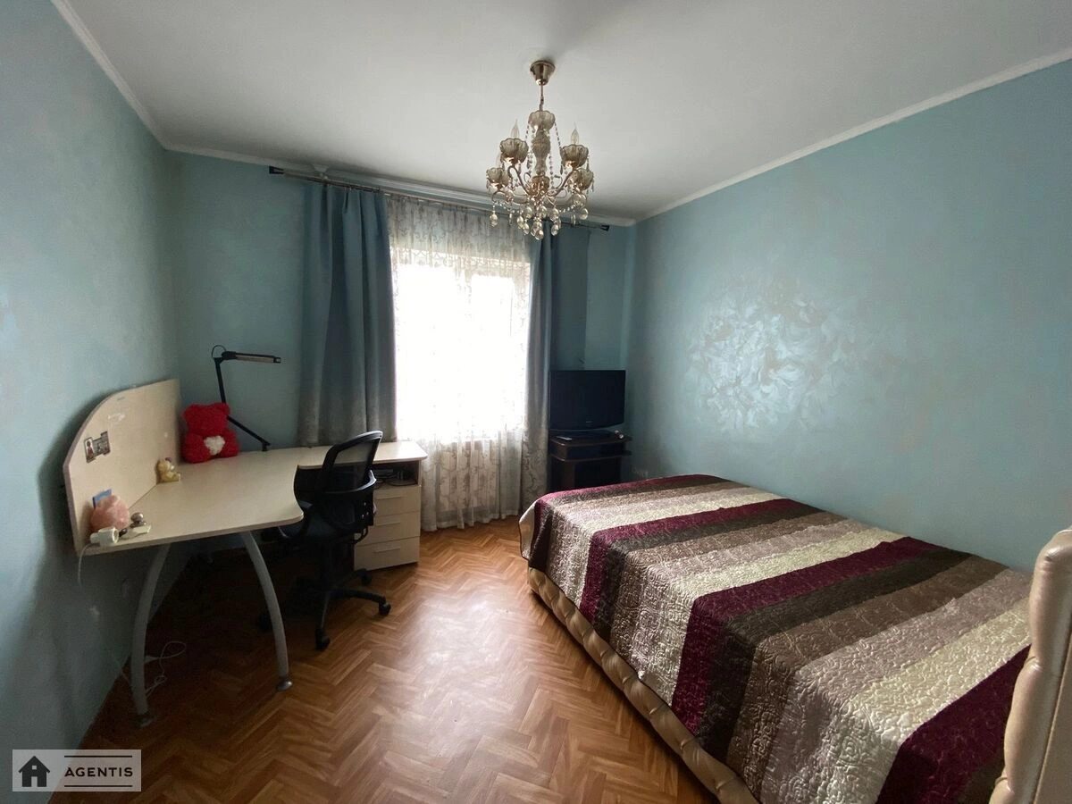 Сдам квартиру 3 комнаты, 70 m², 9 эт./16 этажей. 40, Червоної Калини просп. (Володимира Маяковського), Киев. 