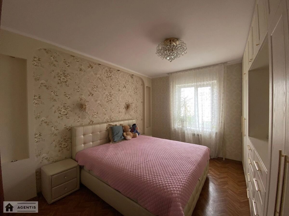 Сдам квартиру 3 комнаты, 70 m², 9 эт./16 этажей. 40, Червоної Калини просп. (Володимира Маяковського), Киев. 