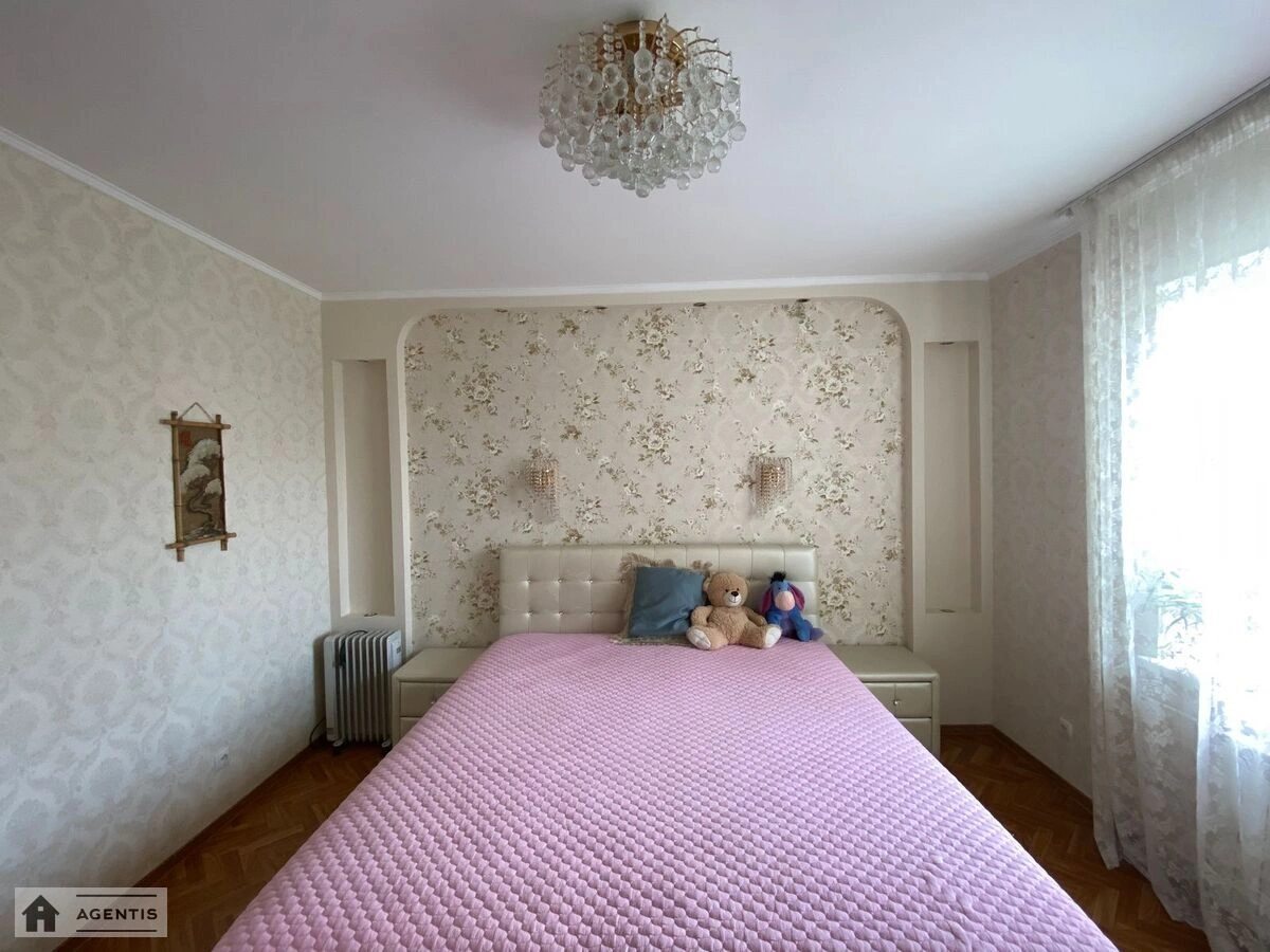 Apartment for rent 3 rooms, 70 m², 9th fl./16 floors. 40, Chervonoyi Kalyny prosp. Volodymyra Mayakovskoho, Kyiv. 