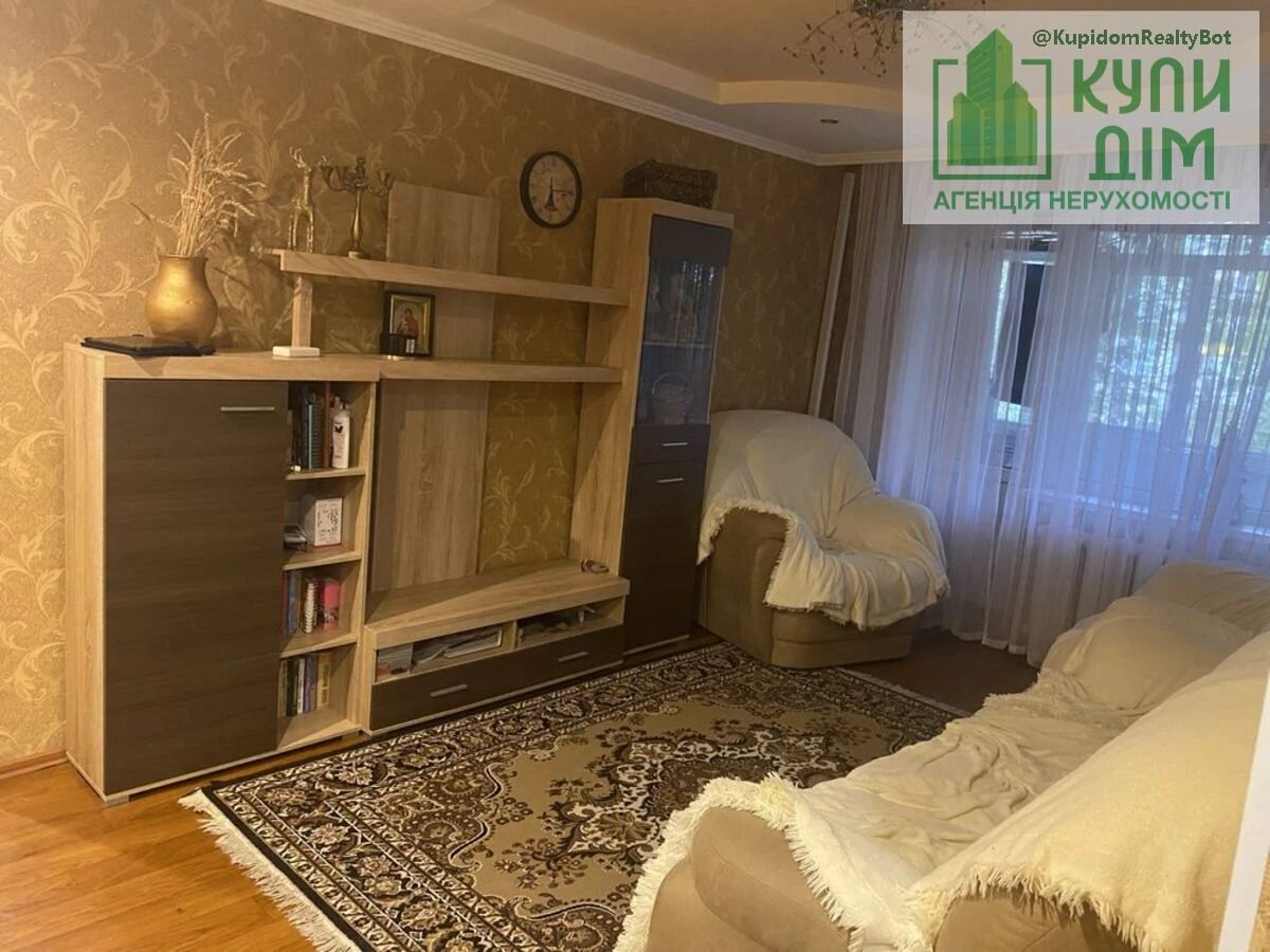 Apartments for sale 3 rooms, 54 m², 3rd fl./5 floors. Leonida Kadenyuka vul. Patsayeva, Kropyvnytskyy. 