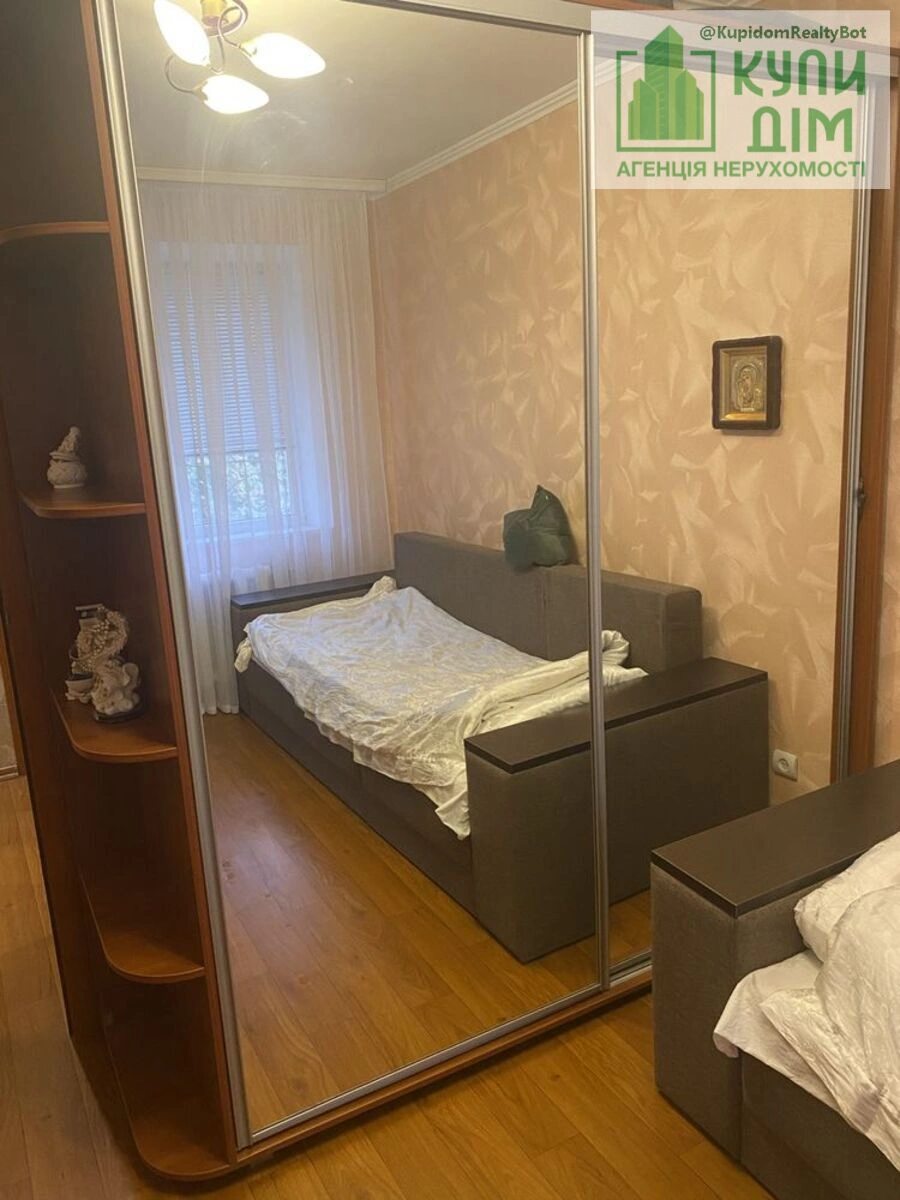 Apartments for sale 3 rooms, 54 m², 3rd fl./5 floors. Leonida Kadenyuka vul. Patsayeva, Kropyvnytskyy. 