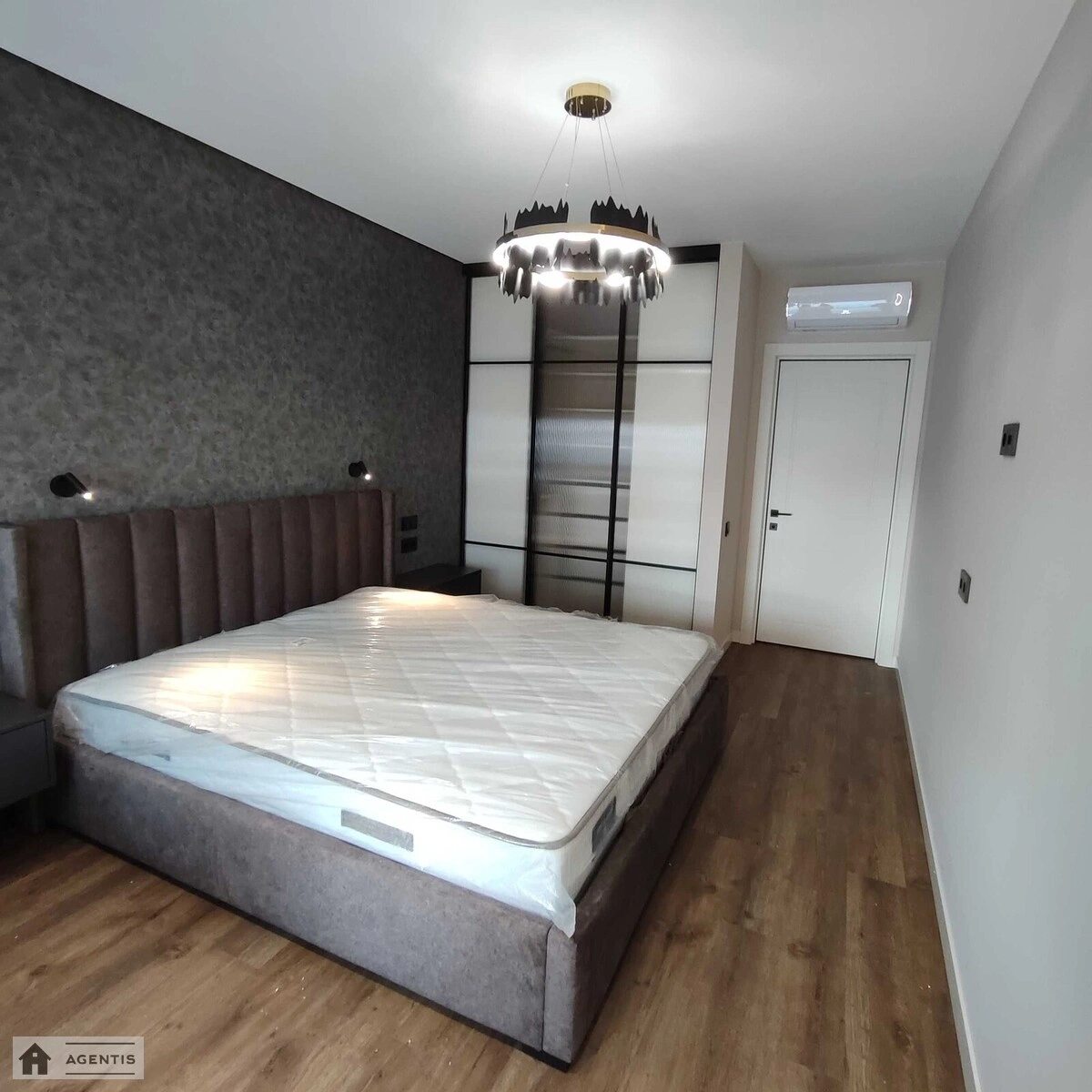 Apartment for rent 2 rooms, 83 m², 6th fl./26 floors. 15, Dniprovs'ka embankment 15, Kyiv. 