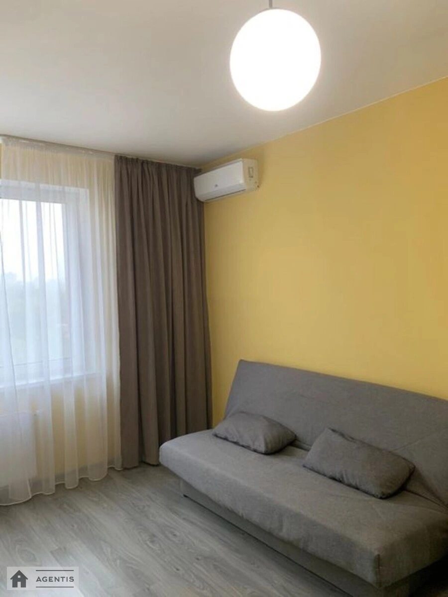 Apartment for rent 1 room, 35 m², 4th fl./10 floors. 34, Serhiya Danchenka vul., Kyiv. 