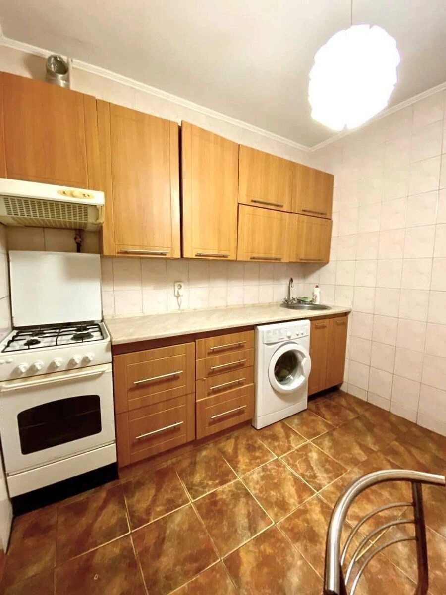 Apartment for rent 2 rooms, 45 m², 1st fl./11 floors. 14, Arkhitektora Verbytskoho vul., Kyiv. 