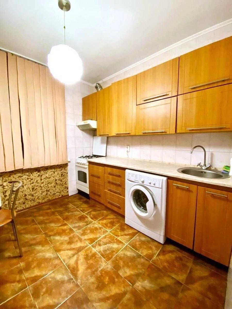 Apartment for rent 2 rooms, 45 m², 1st fl./11 floors. 14, Arkhitektora Verbytskoho vul., Kyiv. 