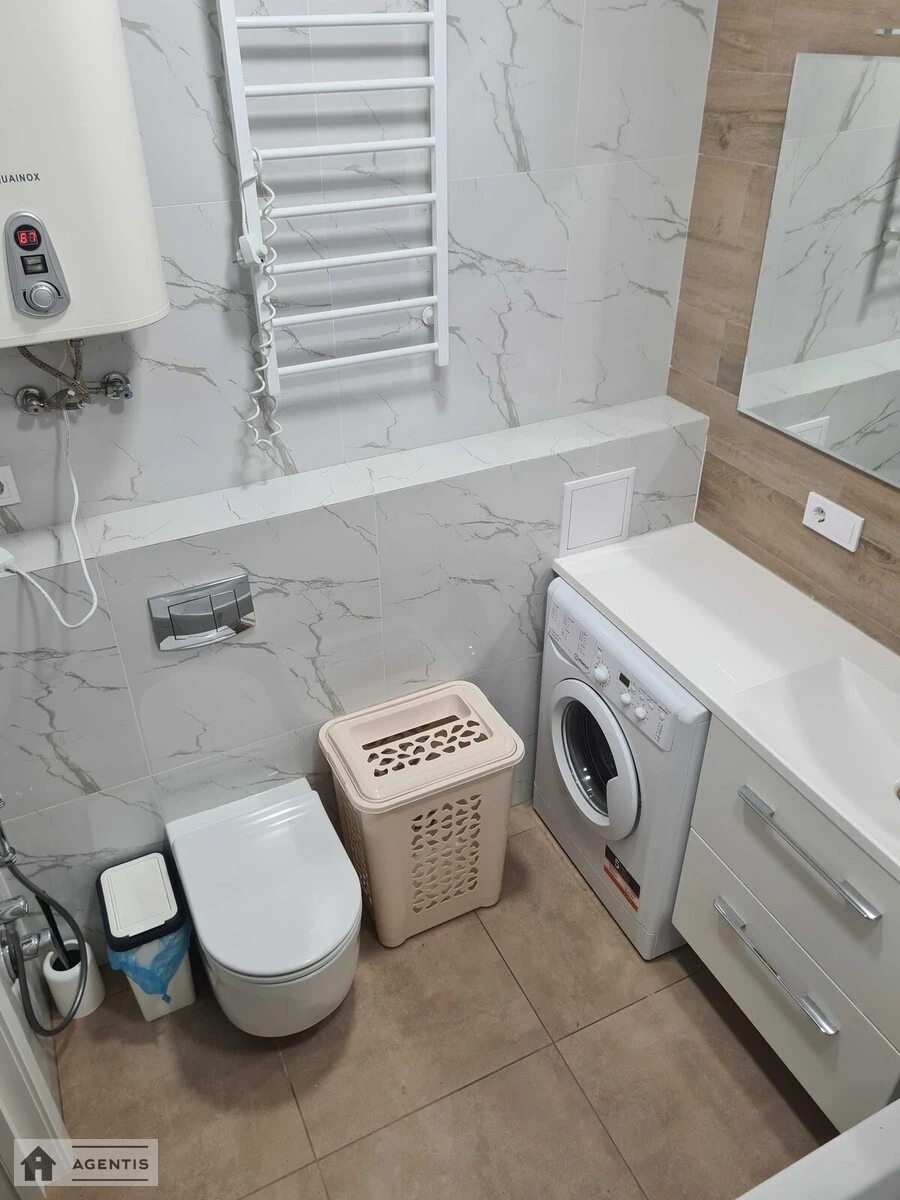 Сдам квартиру 2 комнаты, 63 m², 22 эт./26 этажей. 26, Чорних Запорожців вул. (Петра Запорожця), Киев. 