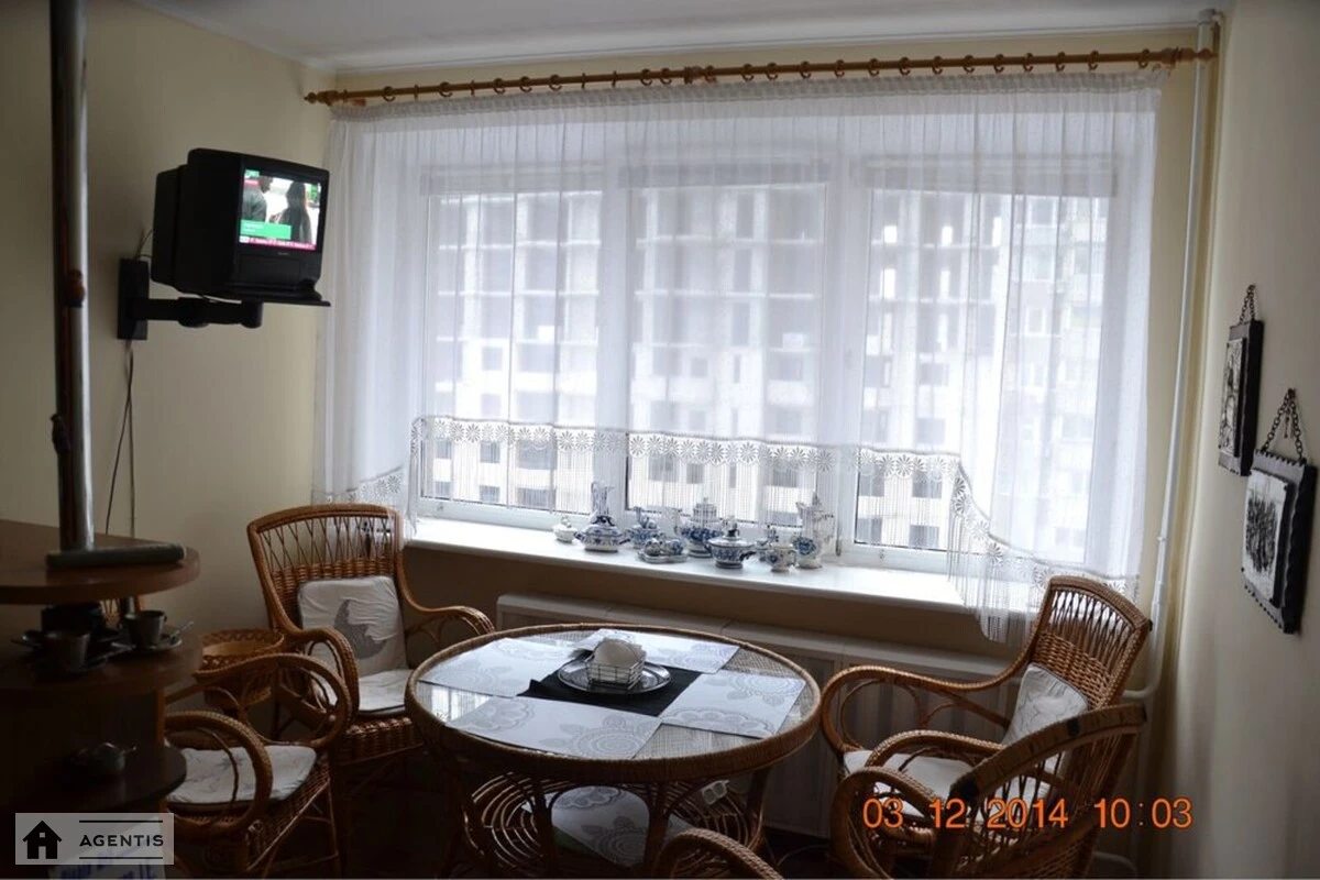 Apartment for rent 3 rooms, 82 m², 10th fl./25 floors. 1, Svyatoshynska 1, Kyiv. 