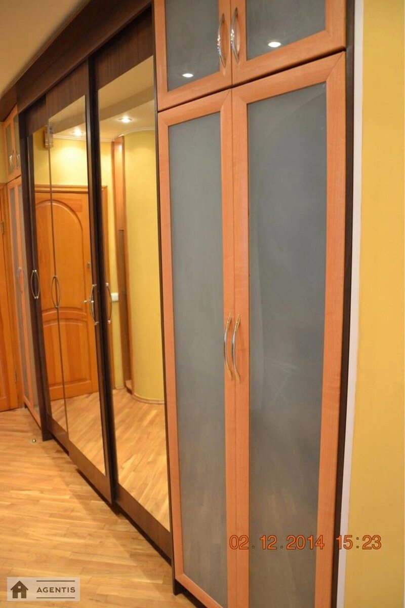 Apartment for rent 3 rooms, 82 m², 10th fl./25 floors. 1, Svyatoshynska 1, Kyiv. 