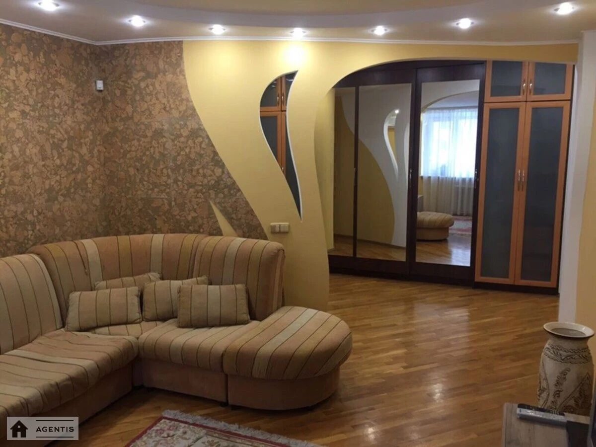 Apartment for rent 3 rooms, 82 m², 10th fl./25 floors. 1, Svyatoshynska 1, Kyiv. 