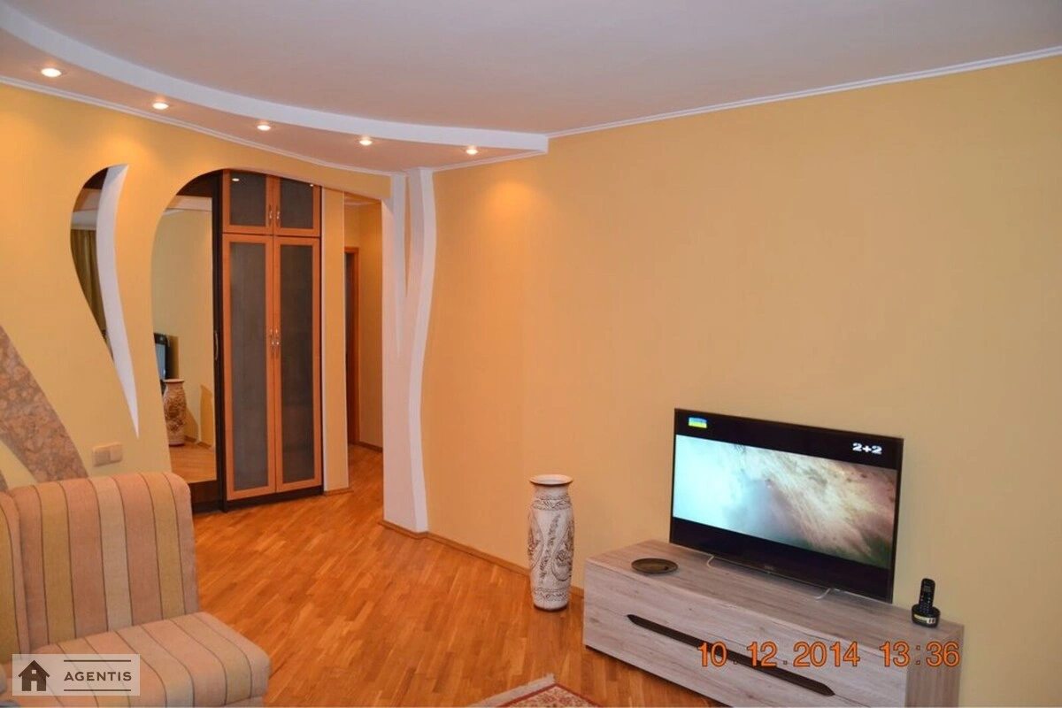 Apartment for rent 3 rooms, 82 m², 10th fl./25 floors. 1, Svyatoshynska 1, Kyiv. 