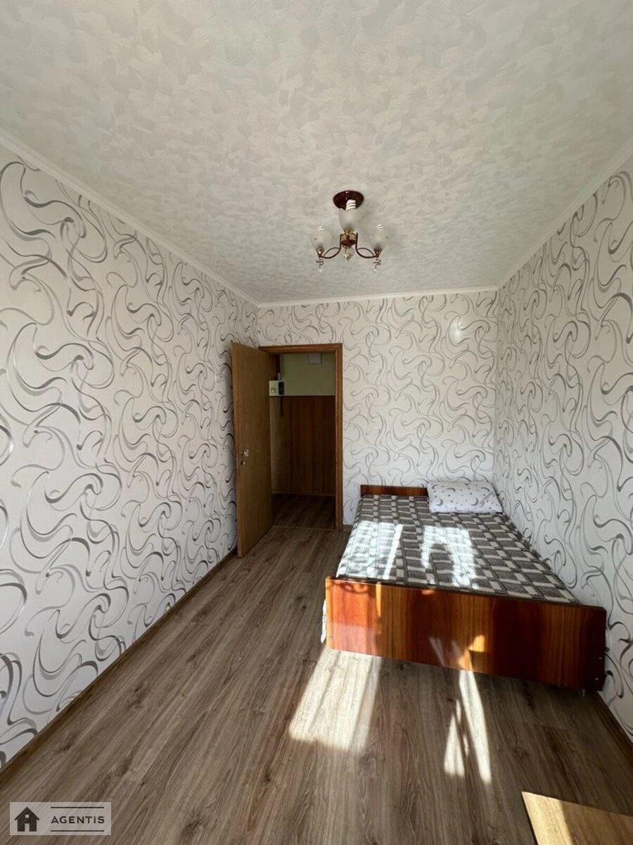 Сдам квартиру 2 комнаты, 60 m², 6 эт./9 этажей. 14, Лятошинского 14, Киев. 