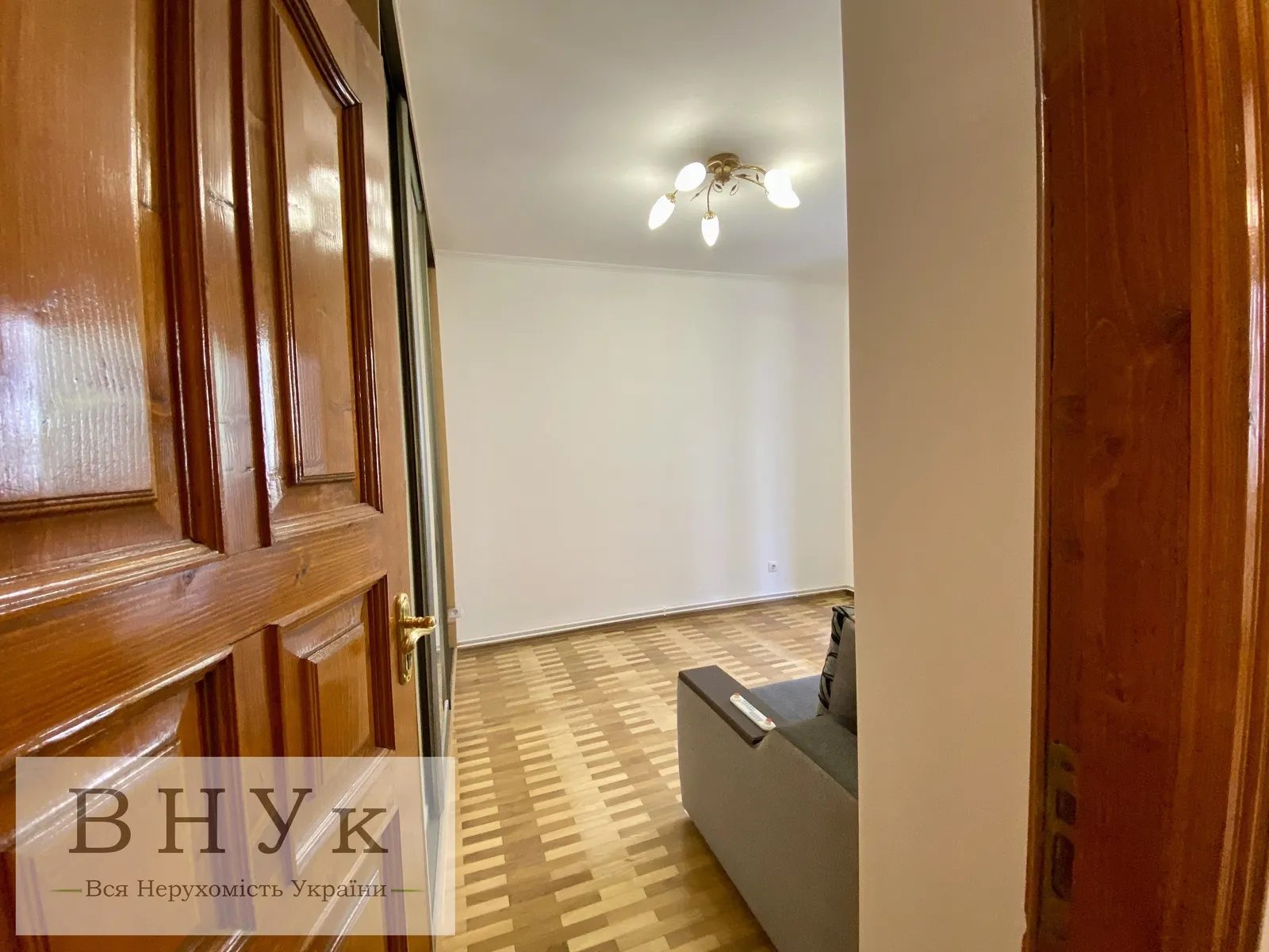 Apartments for sale 3 rooms, 58 m², 1st fl./5 floors. Karpenka , Ternopil. 