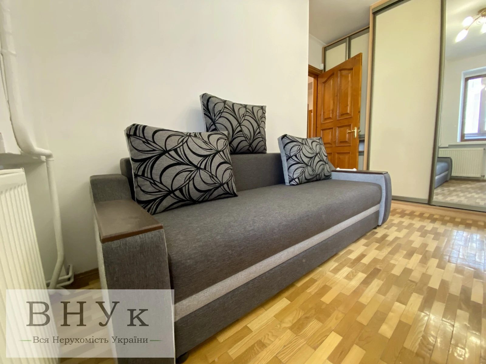 Apartments for sale 3 rooms, 58 m², 1st fl./5 floors. Karpenka , Ternopil. 