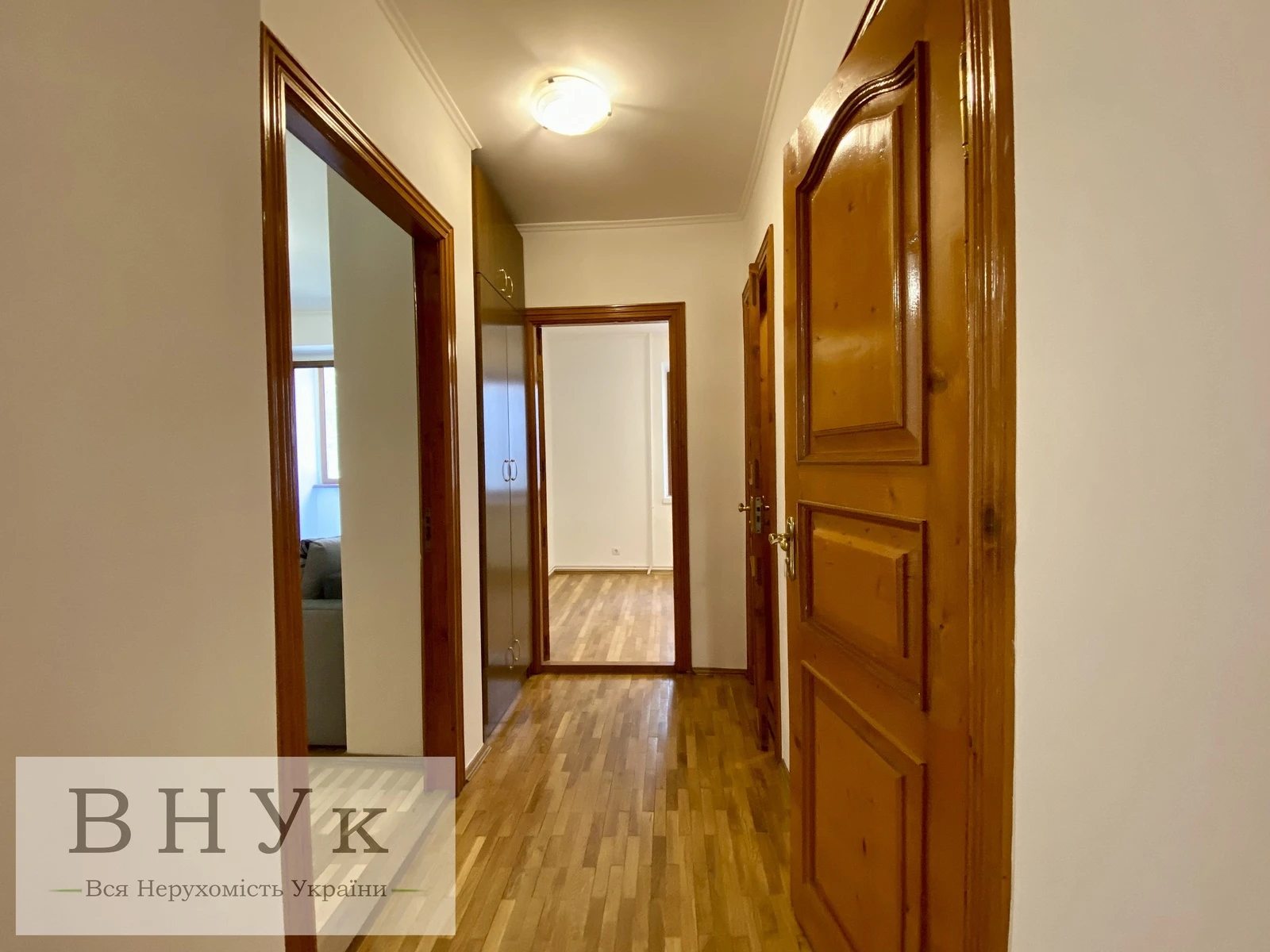 Apartments for sale 3 rooms, 58 m², 1st fl./5 floors. Karpenka , Ternopil. 