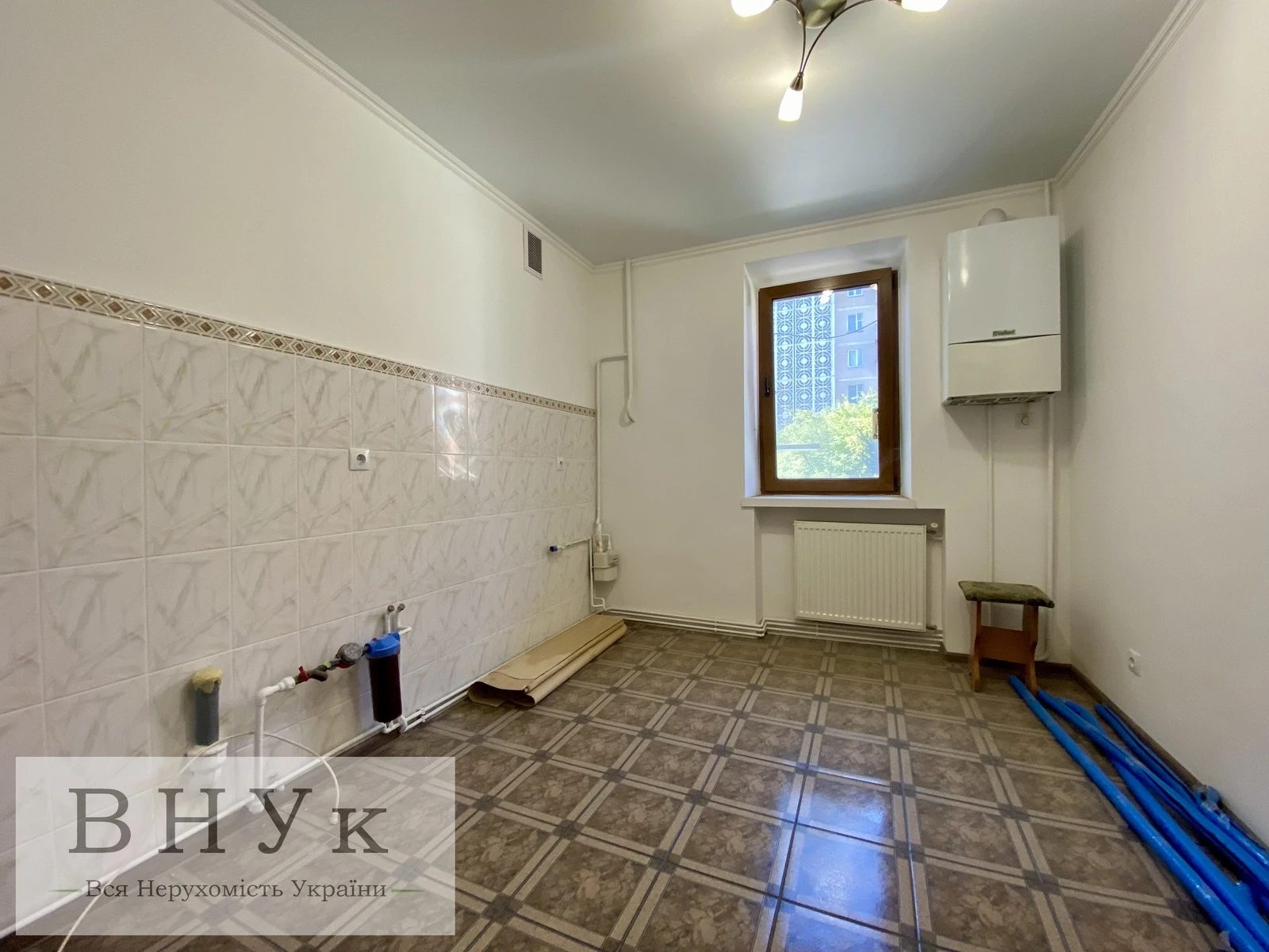 Продаж квартири 3 кімнати, 58 m², 1 пов./5 поверхів. Карпенка , Тернопіль. 