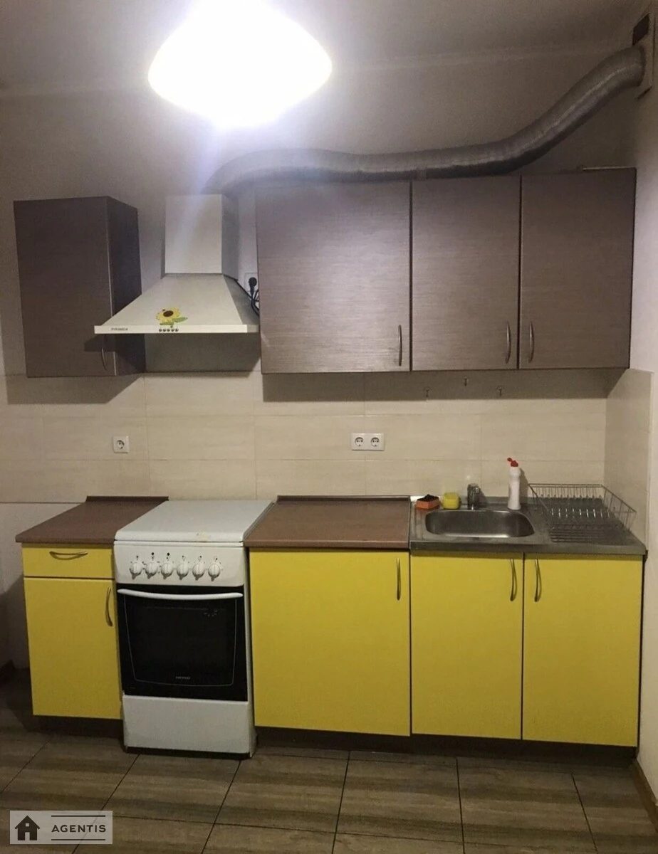 Здам квартиру 1 кімната, 58 m², 7 пов./16 поверхів. Любомира Гузара просп. (Космонавта Комарова), Київ. 