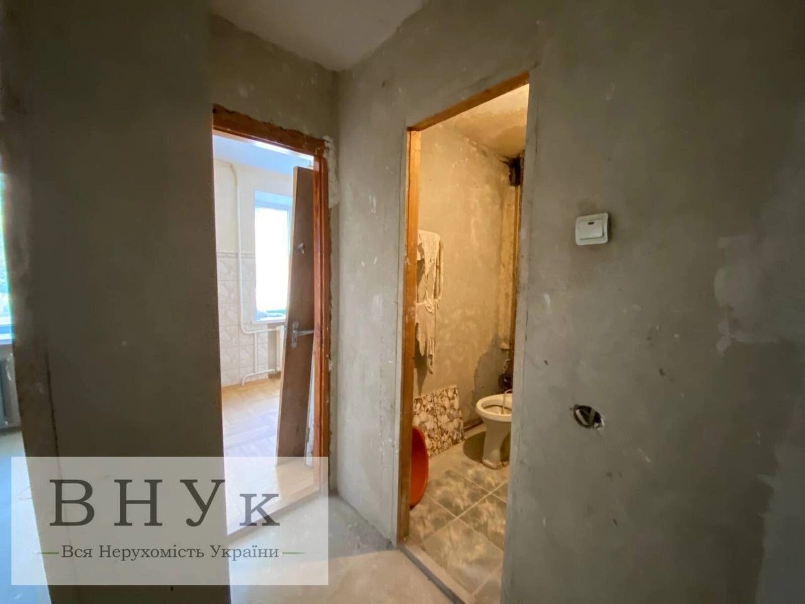 Продаж квартири 1 кімната, 314 m², 2 пов./5 поверхів. Новий світ , Тернопіль. 