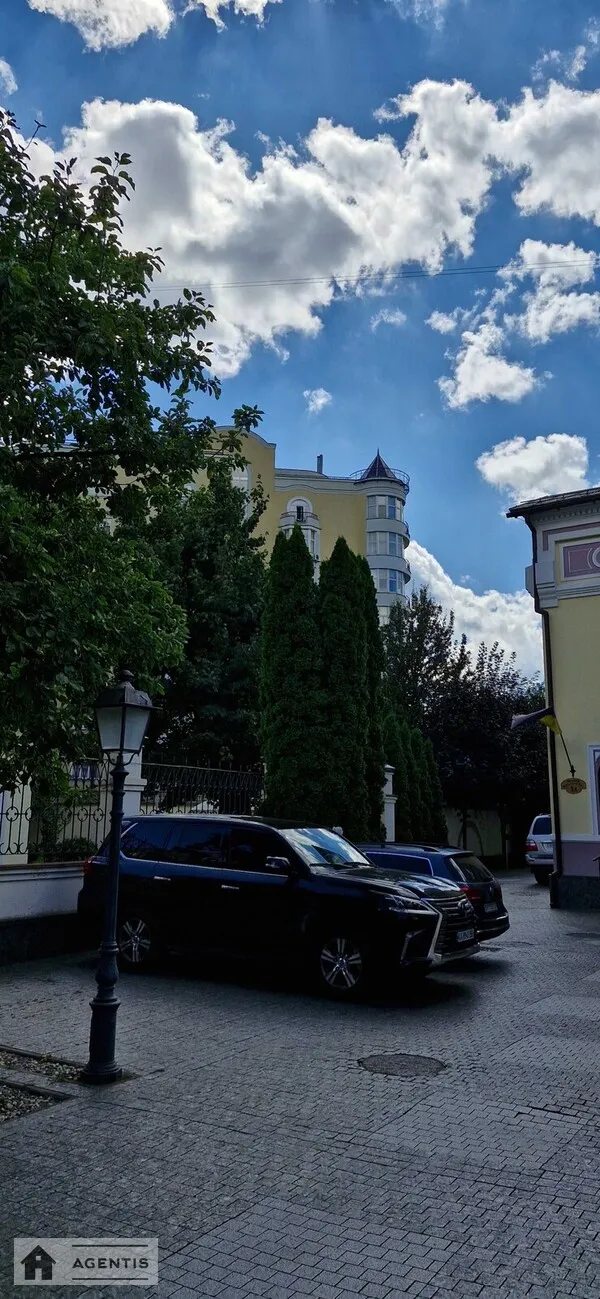 Сдам квартиру 4 комнаты, 144 m², 8 эт./9 этажей. 2, Лысенко 2, Киев. 