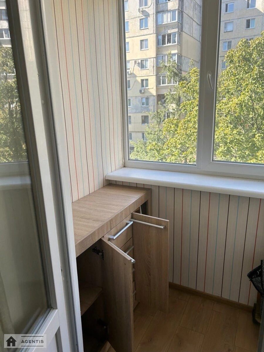 Здам квартиру 2 кімнати, 52 m², 3 пов./9 поверхів. 10, Приозерна 10, Київ. 