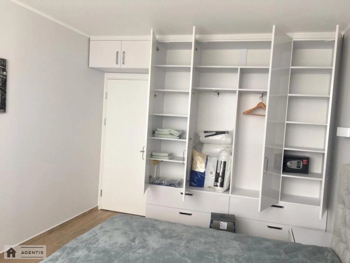 Сдам квартиру 2 комнаты, 59 m², 24 эт./26 этажей. 15, Соломії Крушельницької вул., Киев. 