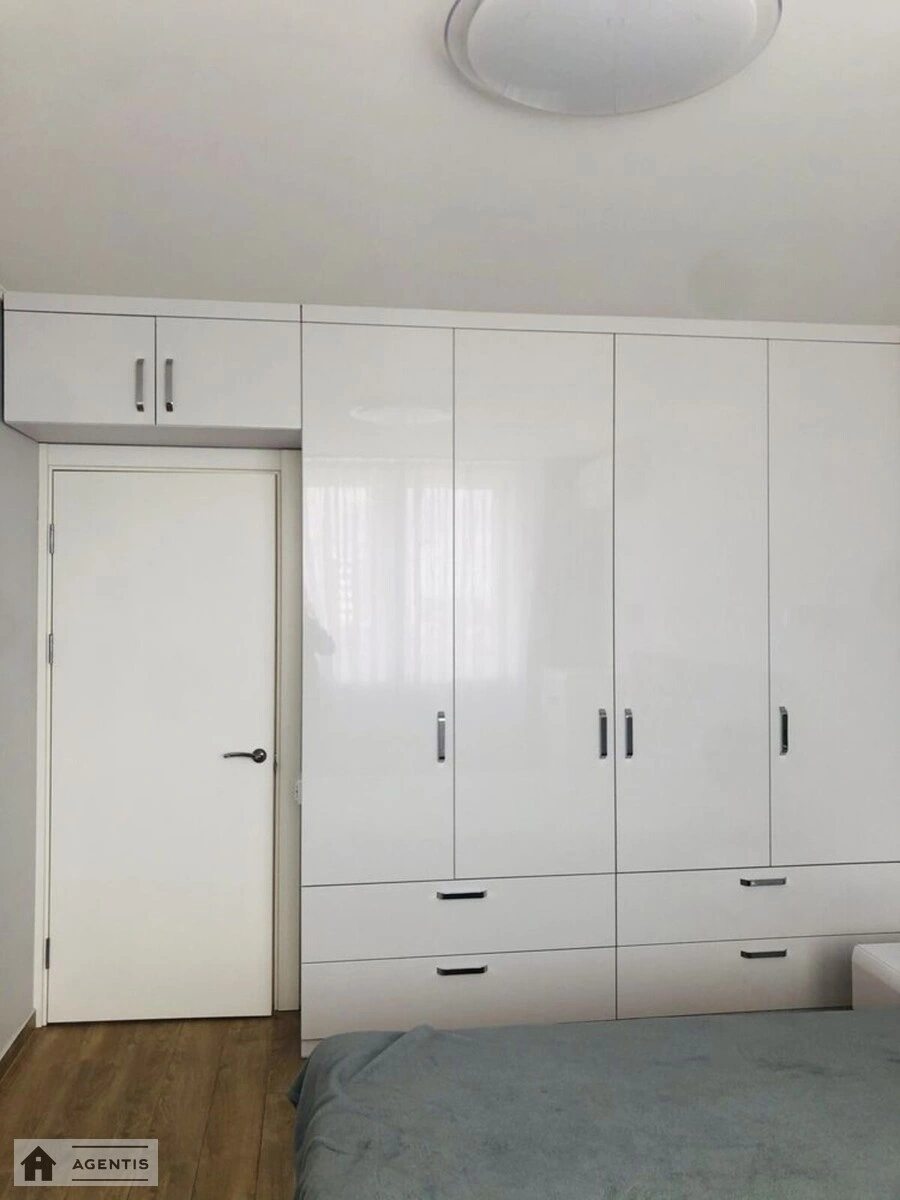 Сдам квартиру 2 комнаты, 59 m², 24 эт./26 этажей. 15, Соломії Крушельницької вул., Киев. 