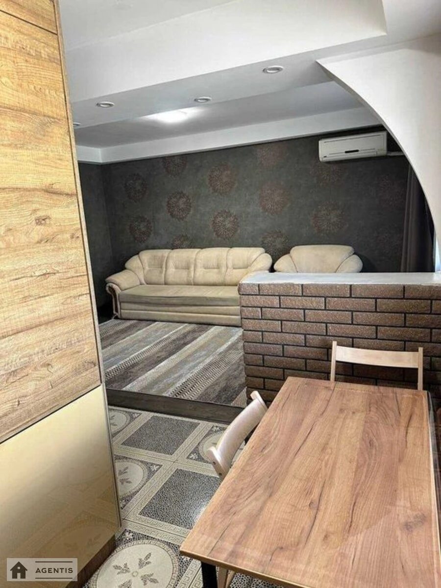 Здам квартиру 2 кімнати, 45 m², 5 пов./5 поверхів. 25, Празька 25, Київ. 