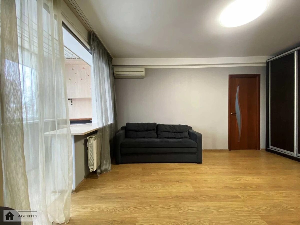 Apartment for rent 2 rooms, 42 m², 5th fl./5 floors. 12, Vifleyemska vul., Kyiv. 