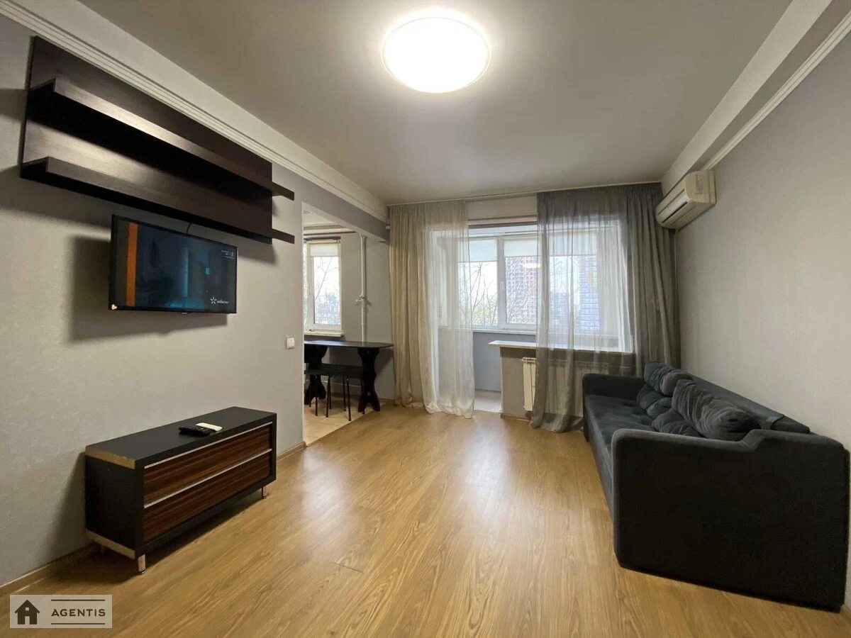 Сдам квартиру 2 комнаты, 42 m², 5 эт./5 этажей. 12, Віфлеємська вул., Киев. 