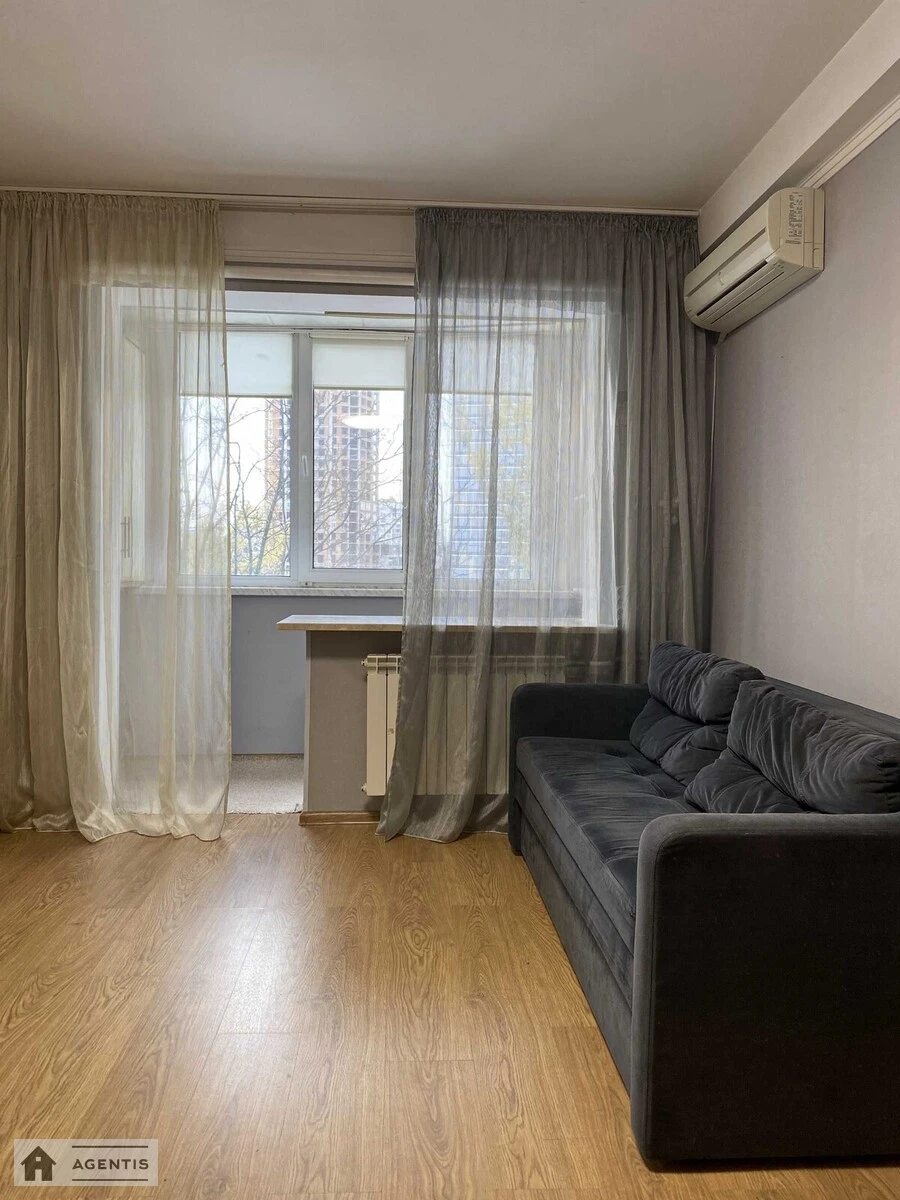 Сдам квартиру 2 комнаты, 42 m², 5 эт./5 этажей. 12, Віфлеємська вул., Киев. 