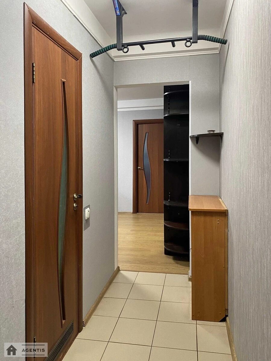 Сдам квартиру 2 комнаты, 42 m², 5 эт./5 этажей. 12, Віфлеємська вул., Киев. 