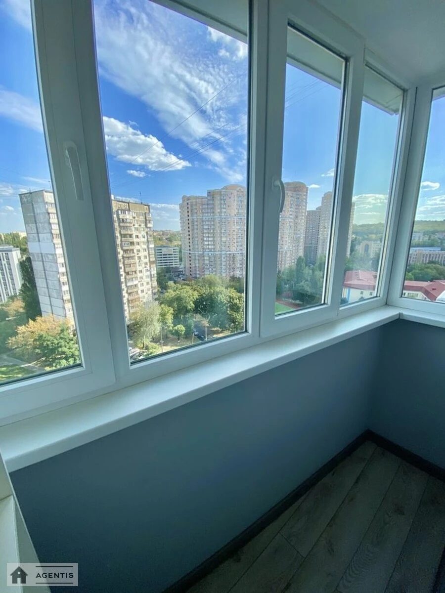 Apartment for rent 3 rooms, 72 m², 13th fl./16 floors. 15, Golosiyivskiy 15, Kyiv. 