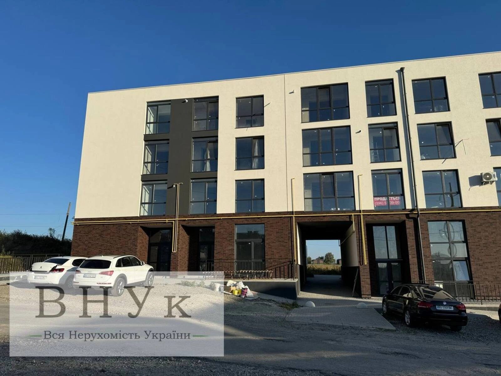 Apartments for sale 2 rooms, 61 m², 1st fl./5 floors. Zelena vul., Ternopil. 