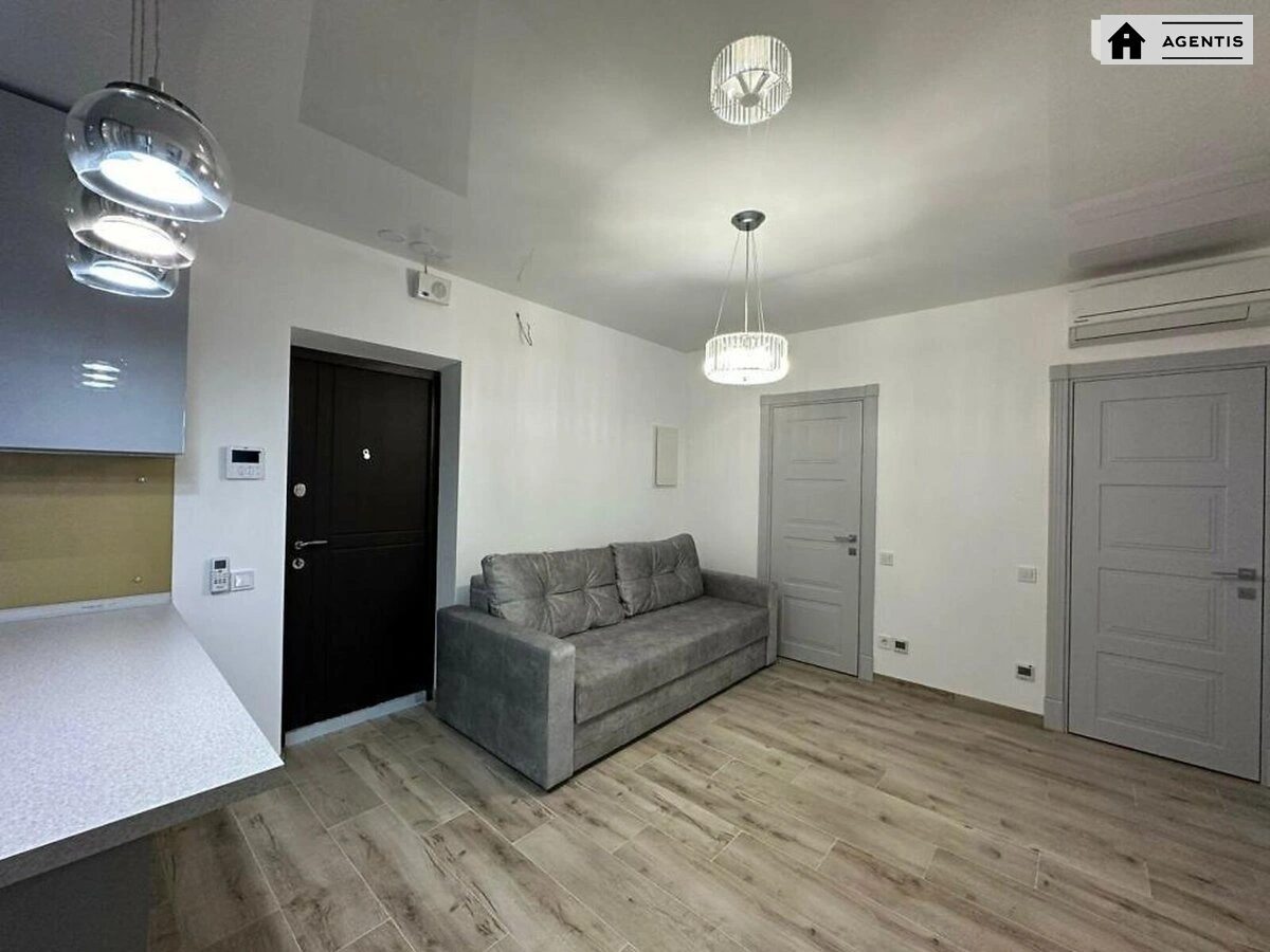 Сдам квартиру 3 комнаты, 90 m², 19 эт./26 этажей. 36, Белорусская 36, Киев. 