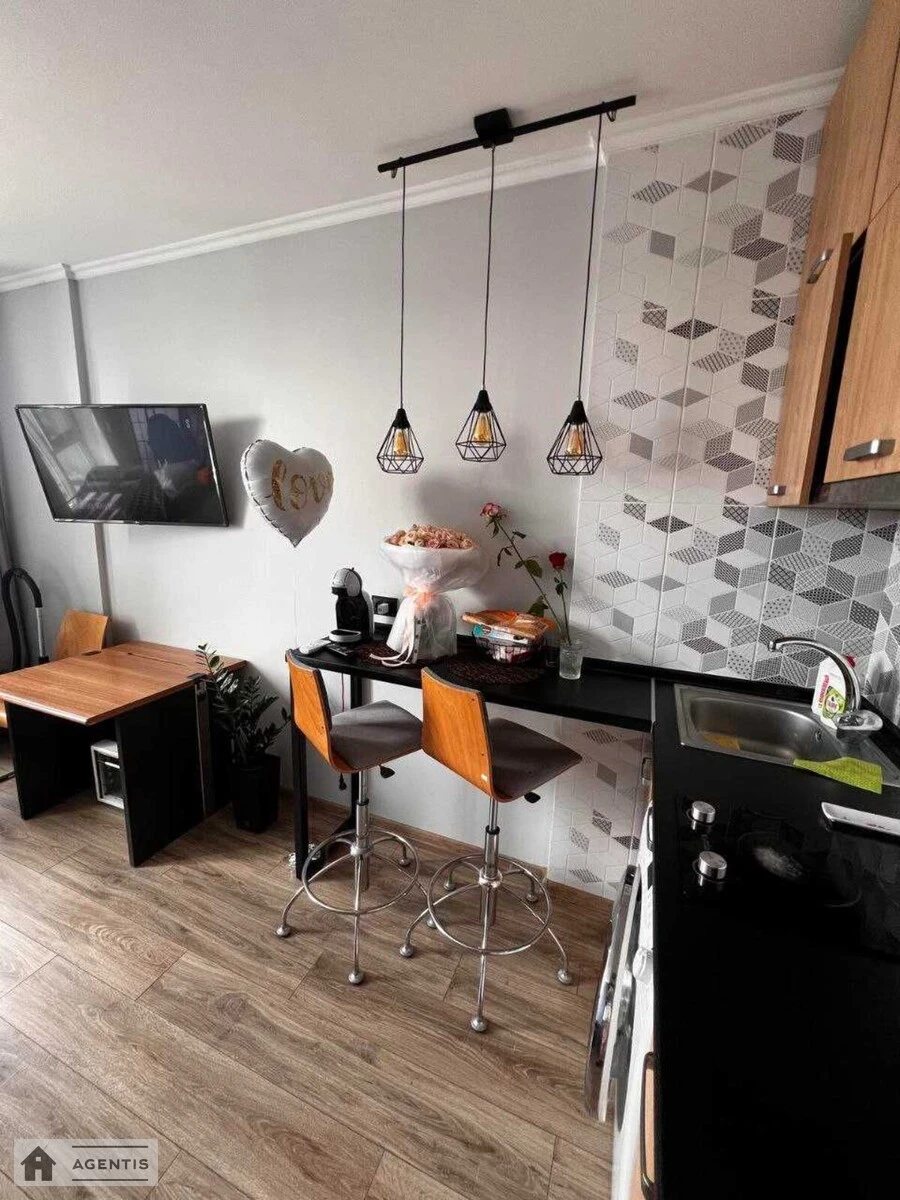 Apartment for rent 1 room, 22 m², 3rd fl./7 floors. Regeneratorna 4, Kyiv. 