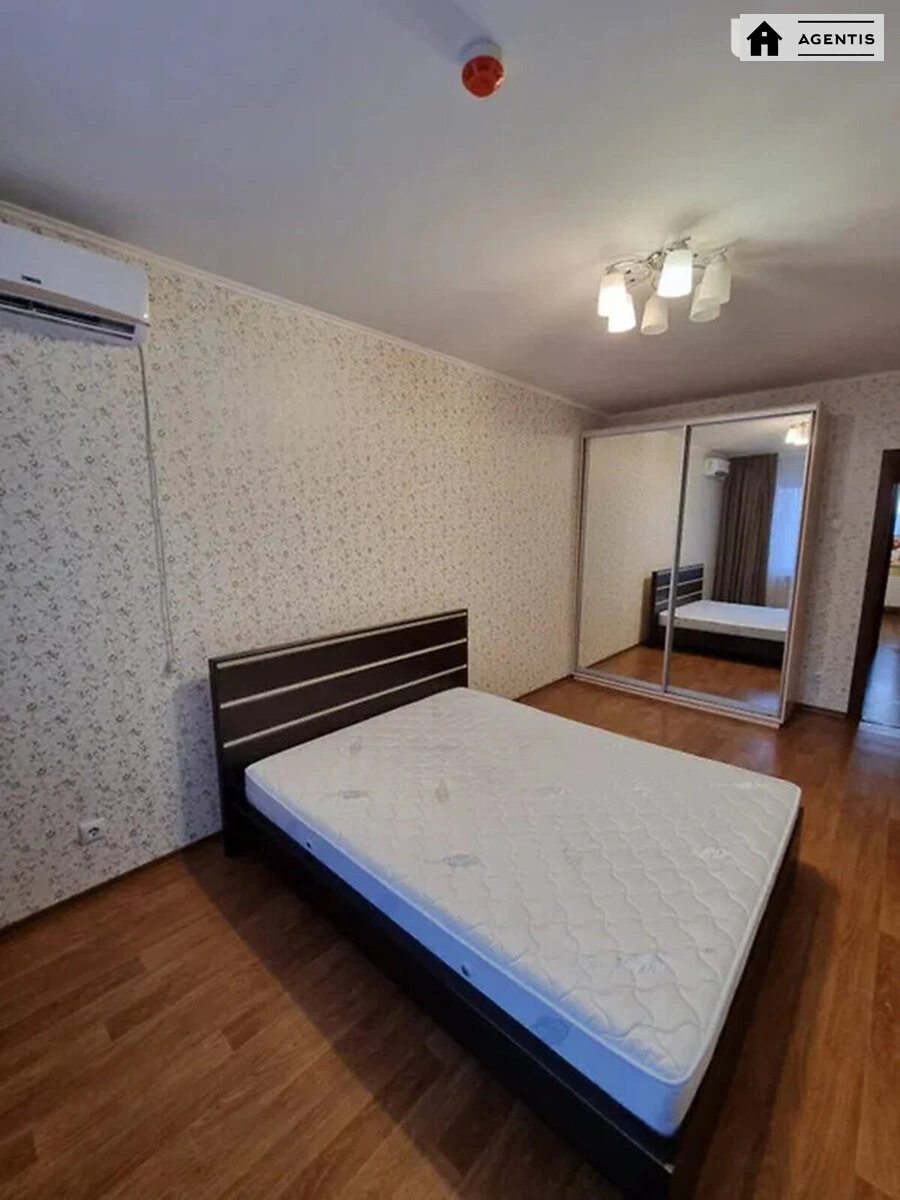 Apartment for rent 1 room, 43 m², 10th fl./25 floors. 1, Sofiyi Rusovoyi vul., Kyiv. 