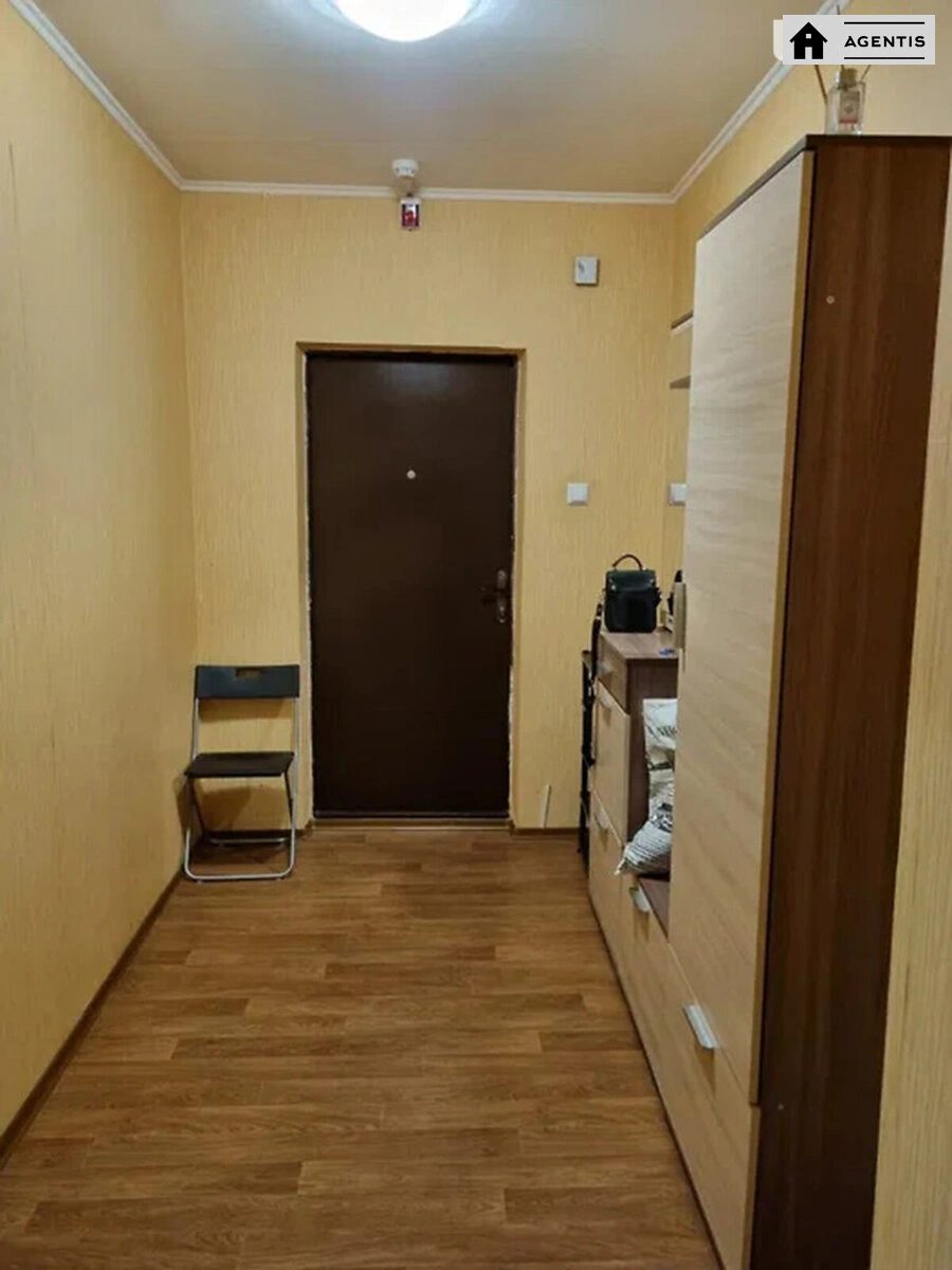 Apartment for rent 1 room, 43 m², 10th fl./25 floors. 1, Sofiyi Rusovoyi vul., Kyiv. 