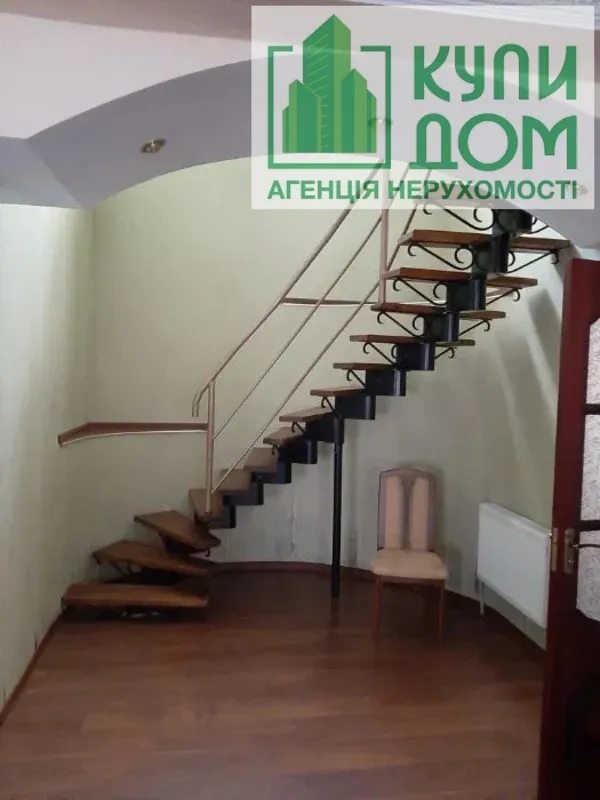 House for sale 270 m², 2 floors. Передмiстя, Kropyvnytskyy. 