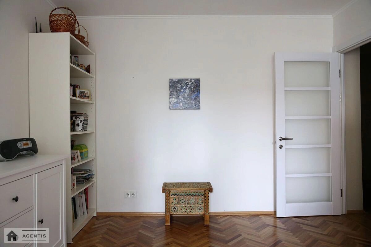 Apartment for rent 2 rooms, 60 m², 4th fl./5 floors. 34, Khoryva 34, Kyiv. 