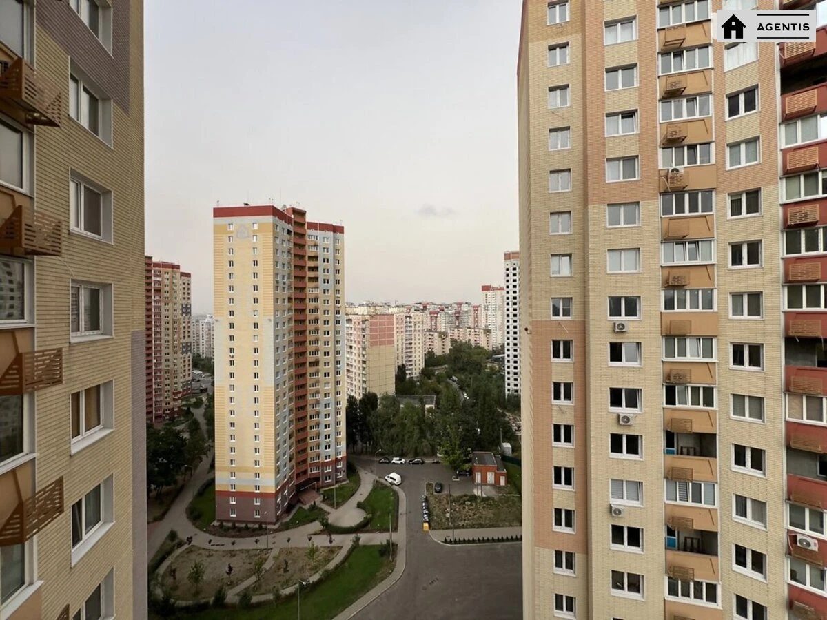 Сдам квартиру 2 комнаты, 56 m², 17 эт./24 этажа. 5, Самійла Кішки вул. (Маршала Конєва), Киев. 