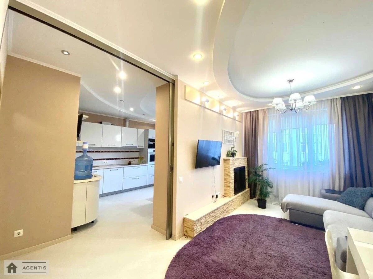 Сдам квартиру 2 комнаты, 65 m², 6 эт./24 этажа. 1, Феодосийская 1, Киев. 