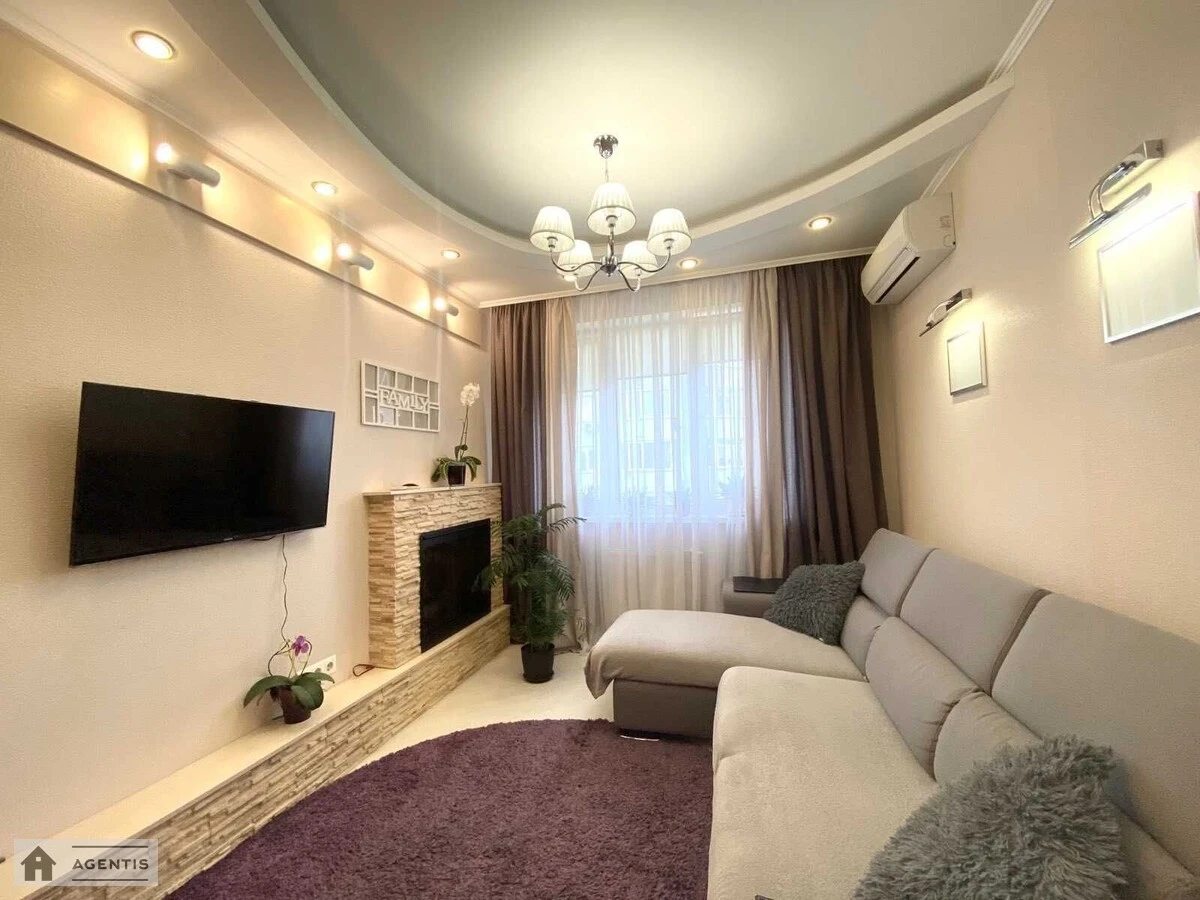 Сдам квартиру 2 комнаты, 65 m², 6 эт./24 этажа. 1, Феодосийская 1, Киев. 