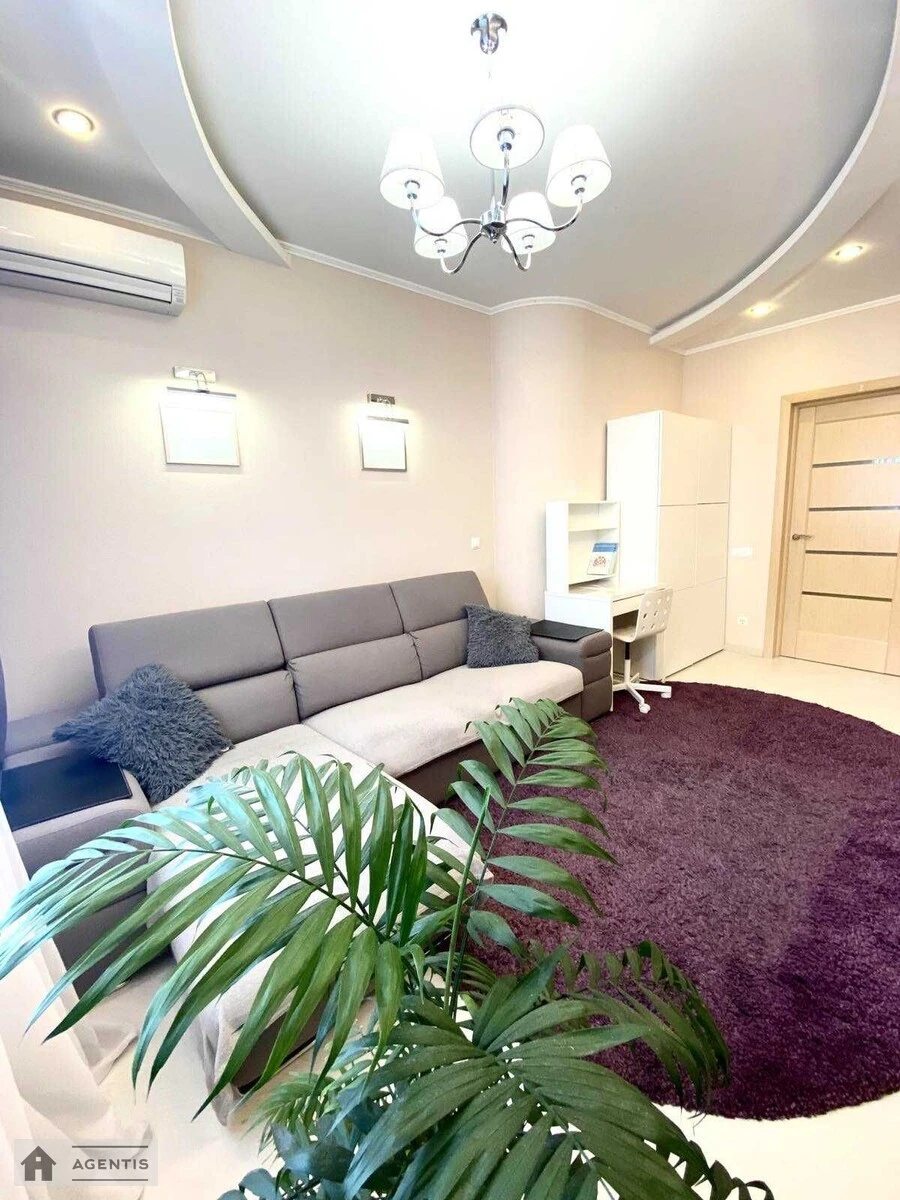 Сдам квартиру 2 комнаты, 65 m², 6 эт./24 этажа. 1, Феодосийская 1, Киев. 