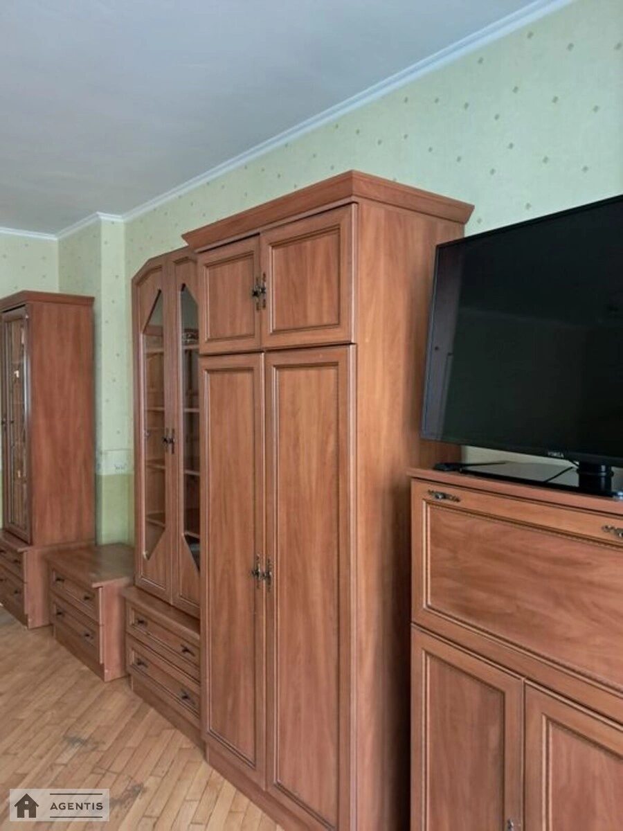 Apartment for rent 1 room, 50 m², 4th fl./9 floors. 4, Rayisy Okipnoyi vul., Kyiv. 